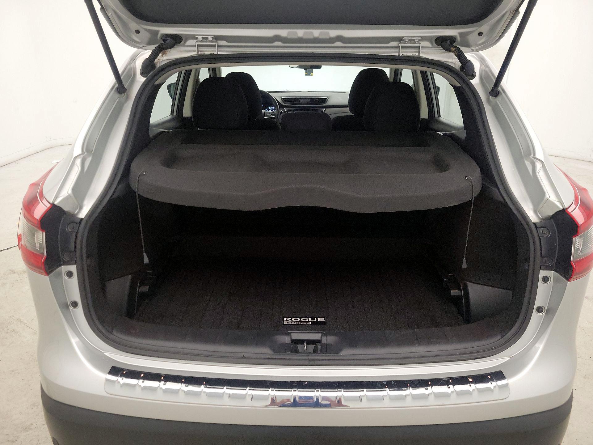 Thumbnail: 2020 Nissan Rogue Sport - 18