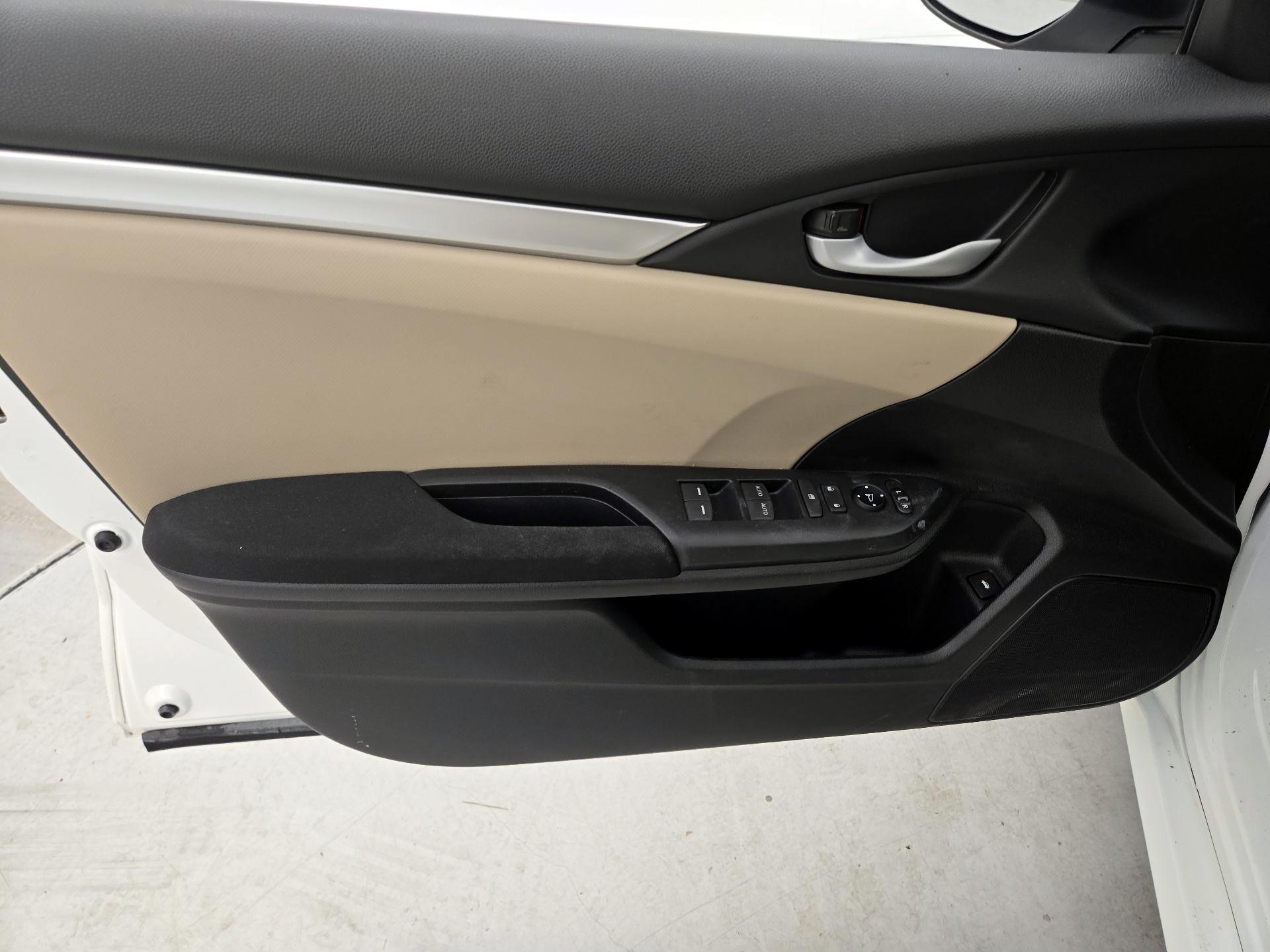 Thumbnail: 2016 Honda Civic - 12