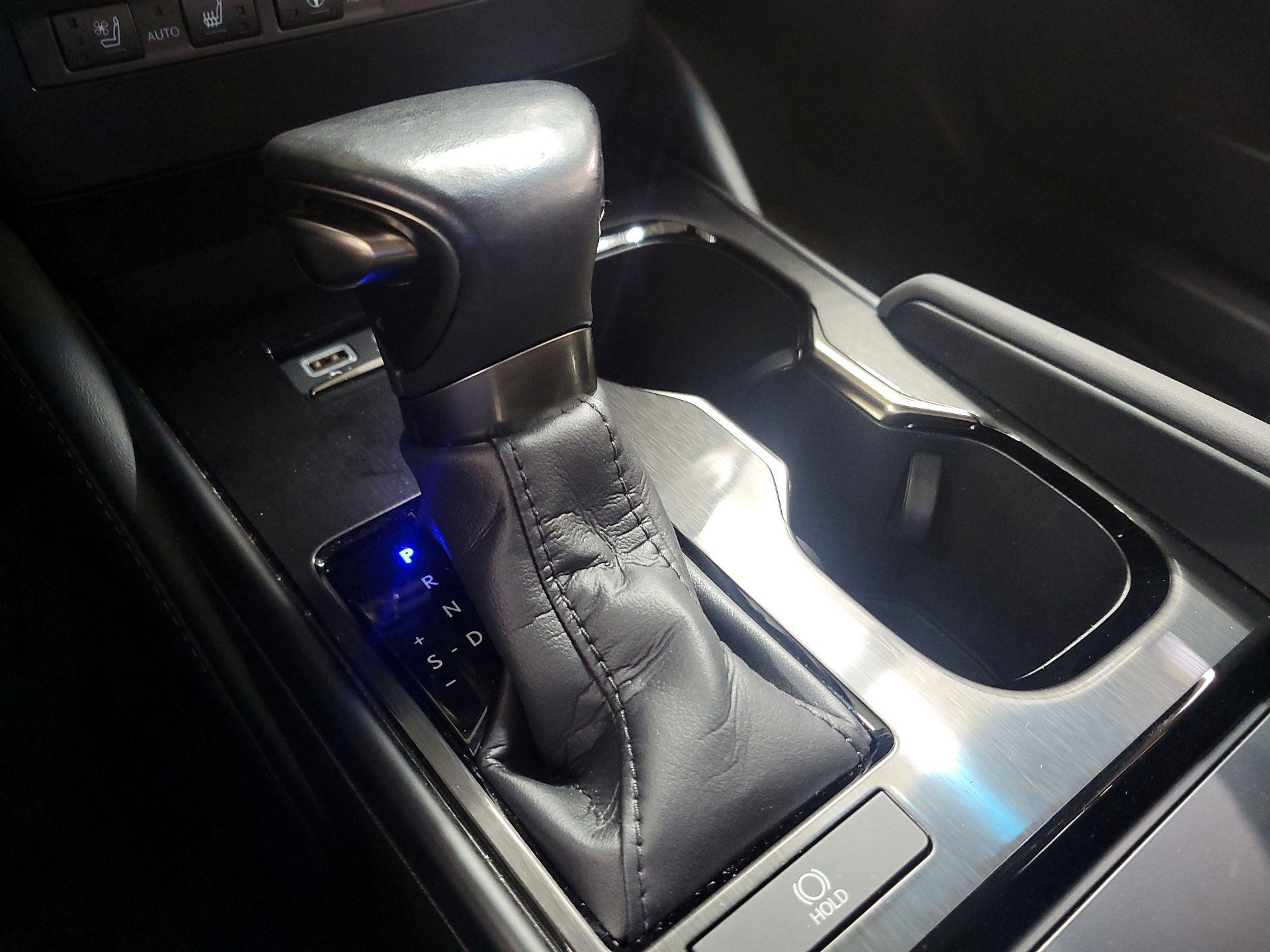 Thumbnail: 2023 Lexus ES - 17