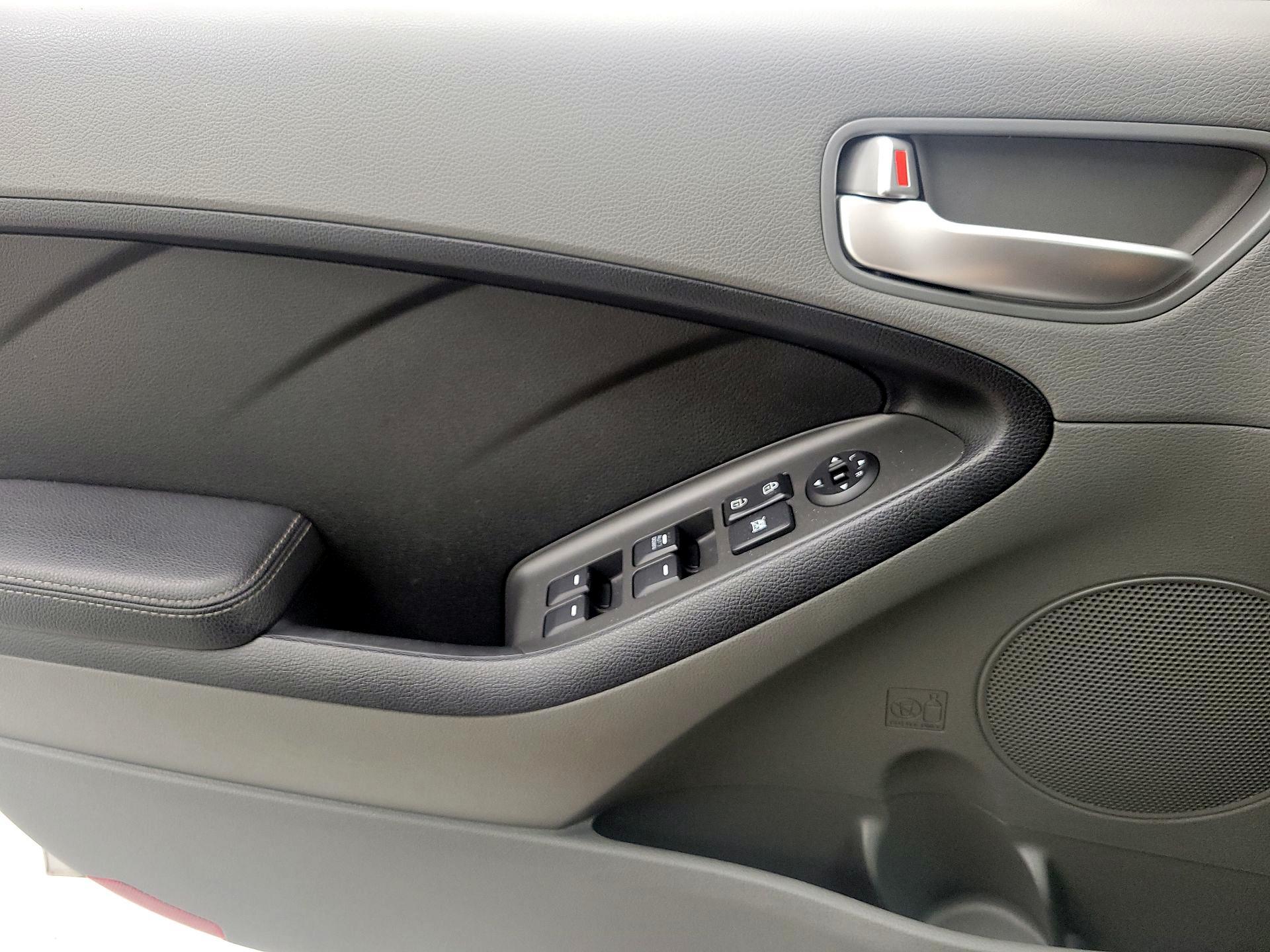 Thumbnail: 2017 Kia Forte - 12