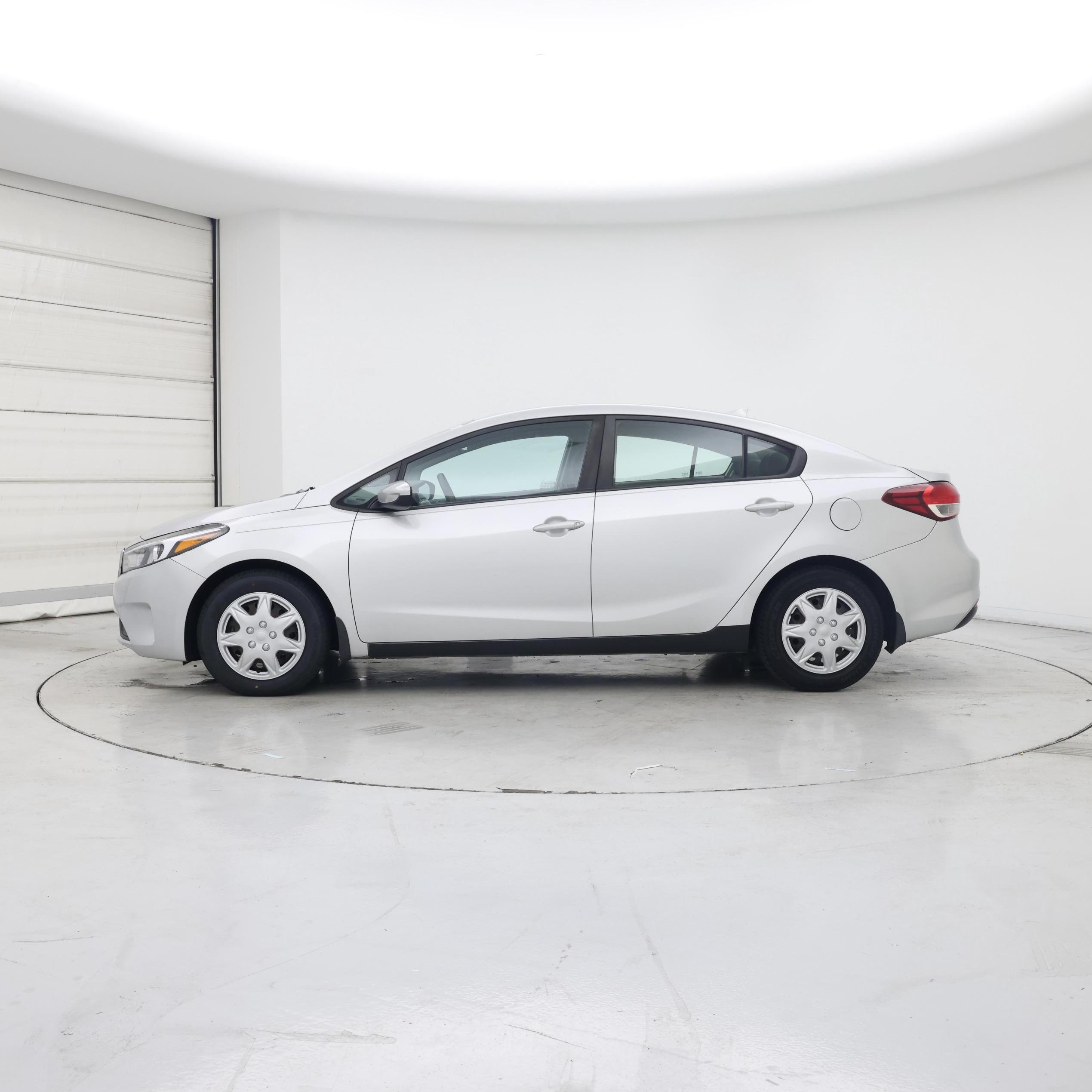 Thumbnail: 2017 Kia Forte - 3