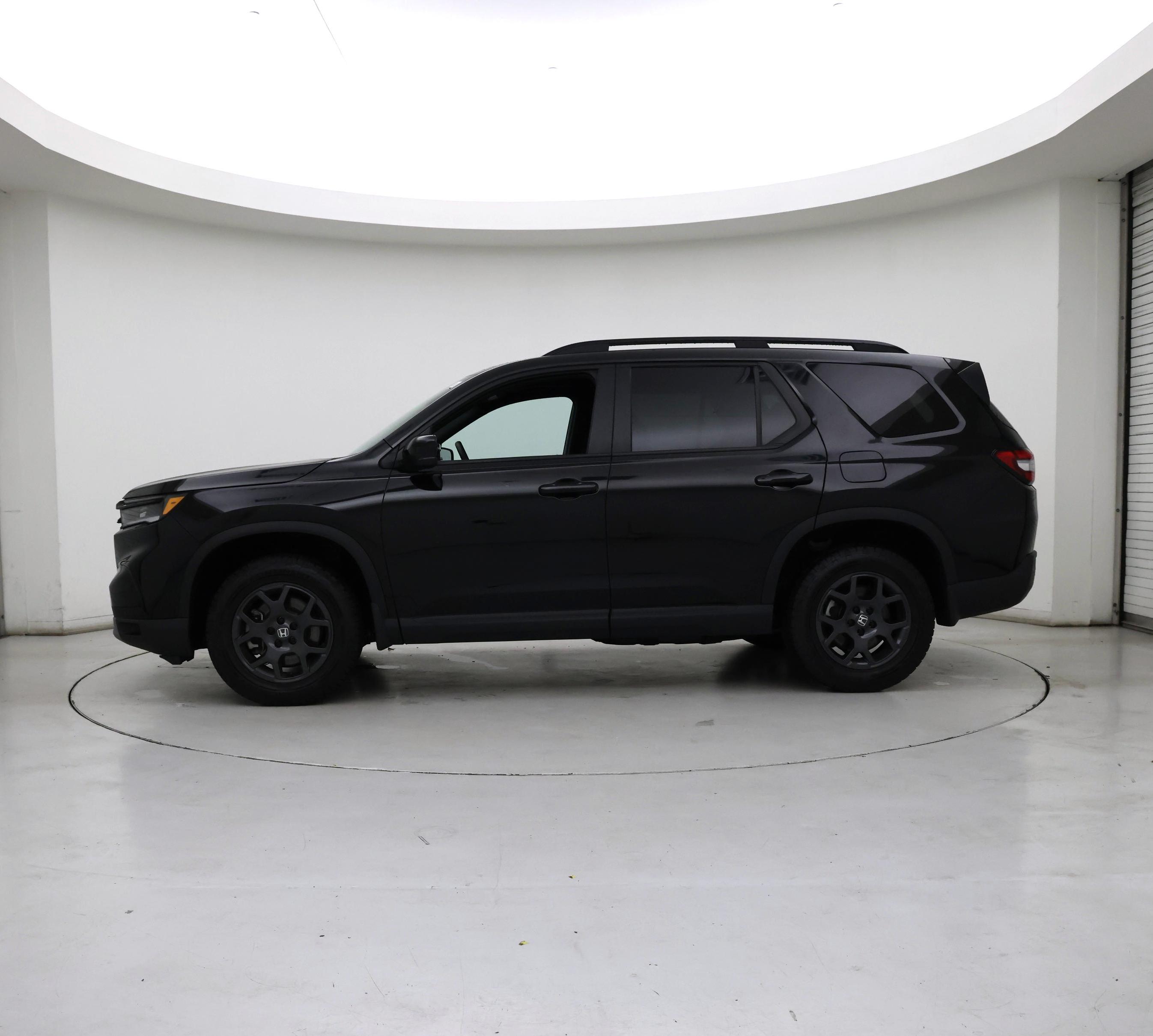 Thumbnail: 2023 Honda Pilot - 3