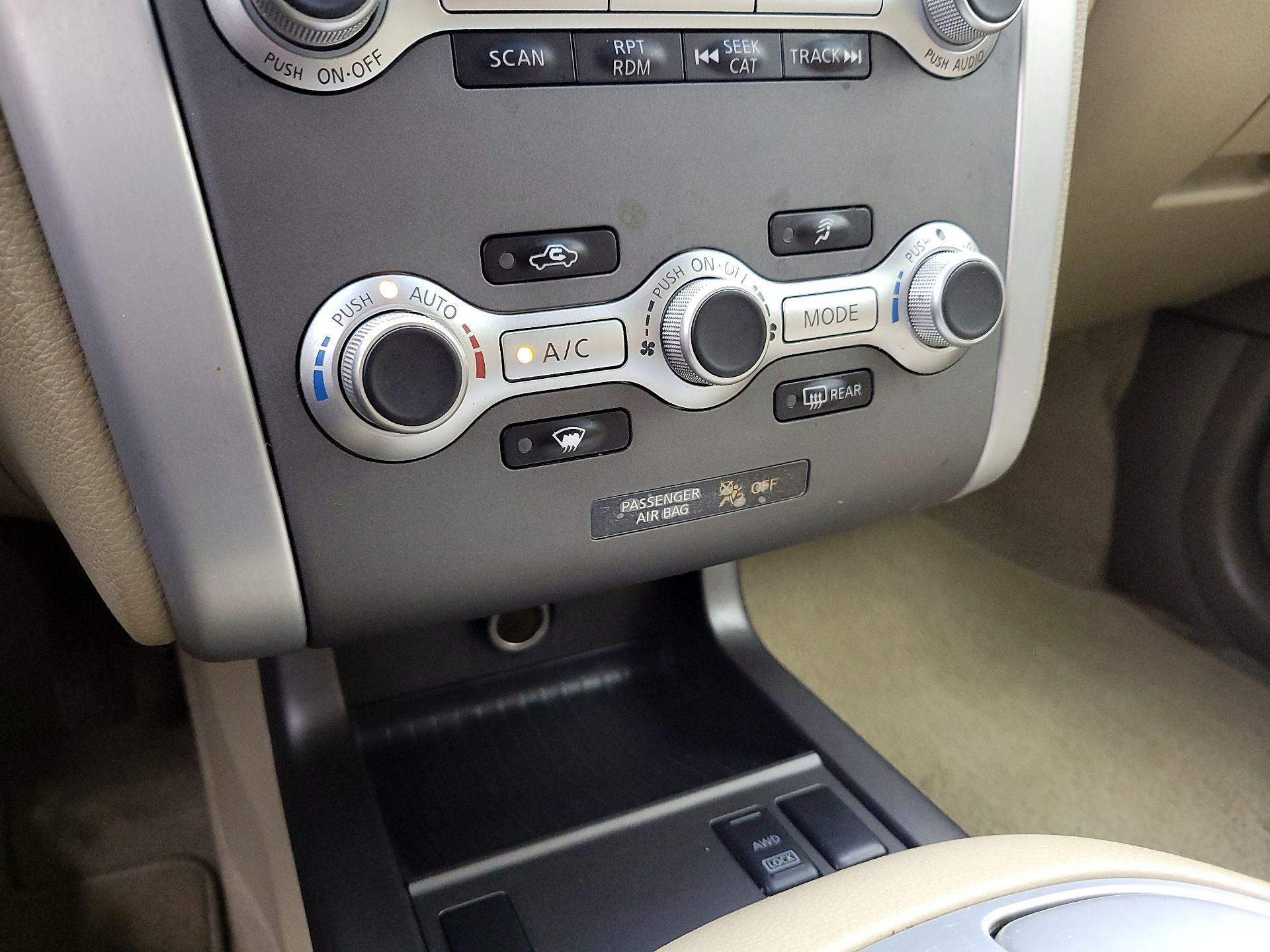 Thumbnail: 2014 Nissan Murano - 17