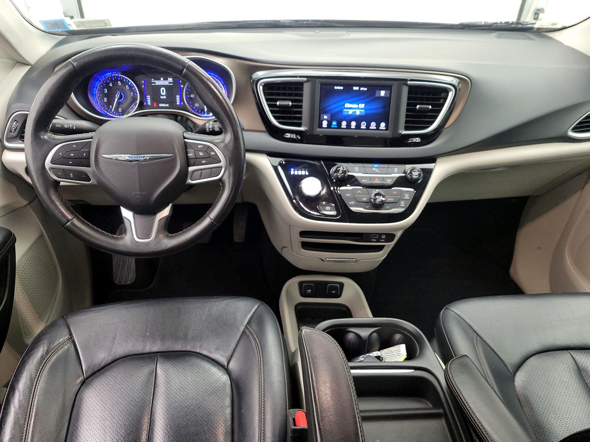 Thumbnail: 2019 Chrysler Pacifica - 9