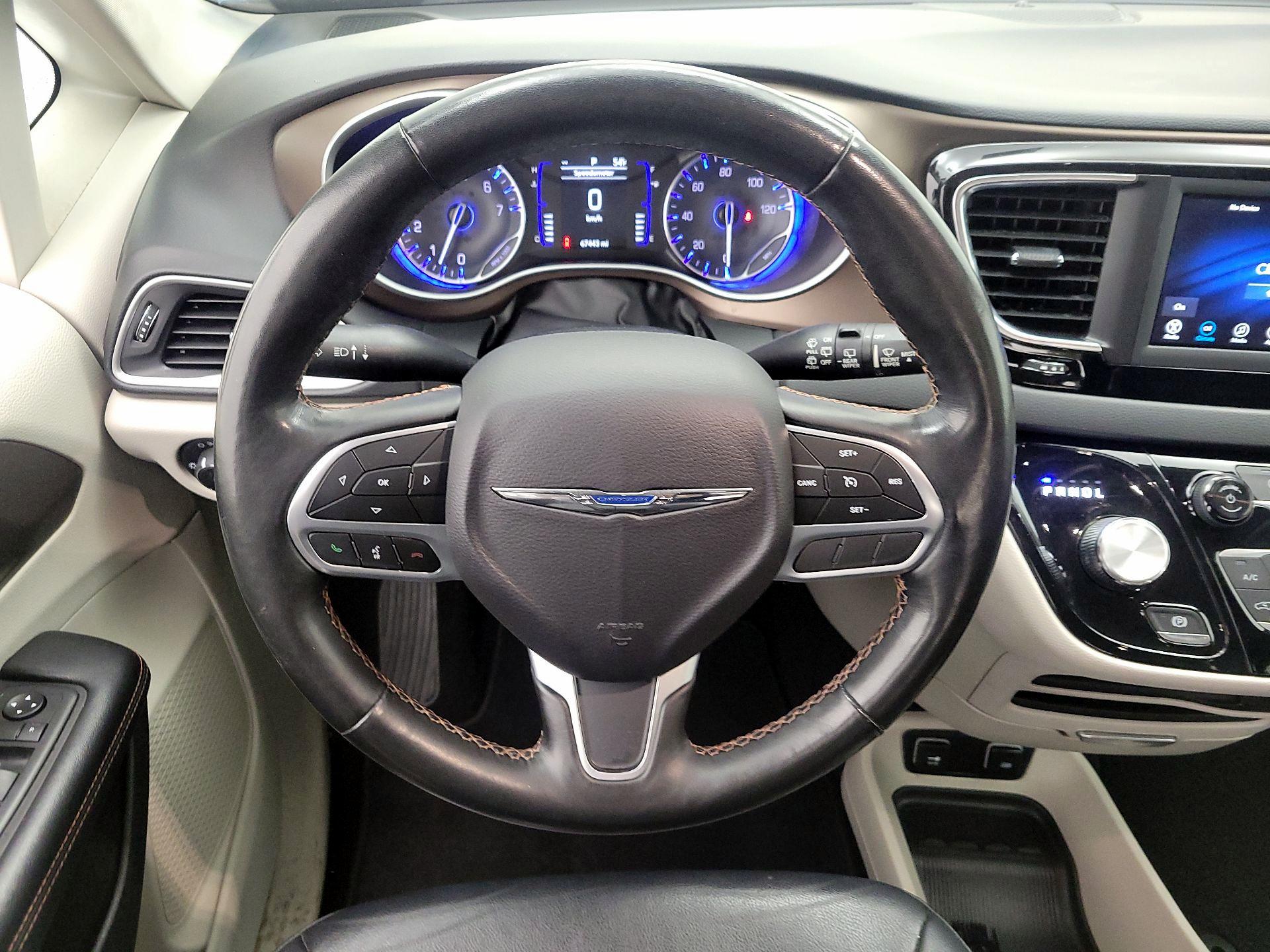 Thumbnail: 2019 Chrysler Pacifica - 10