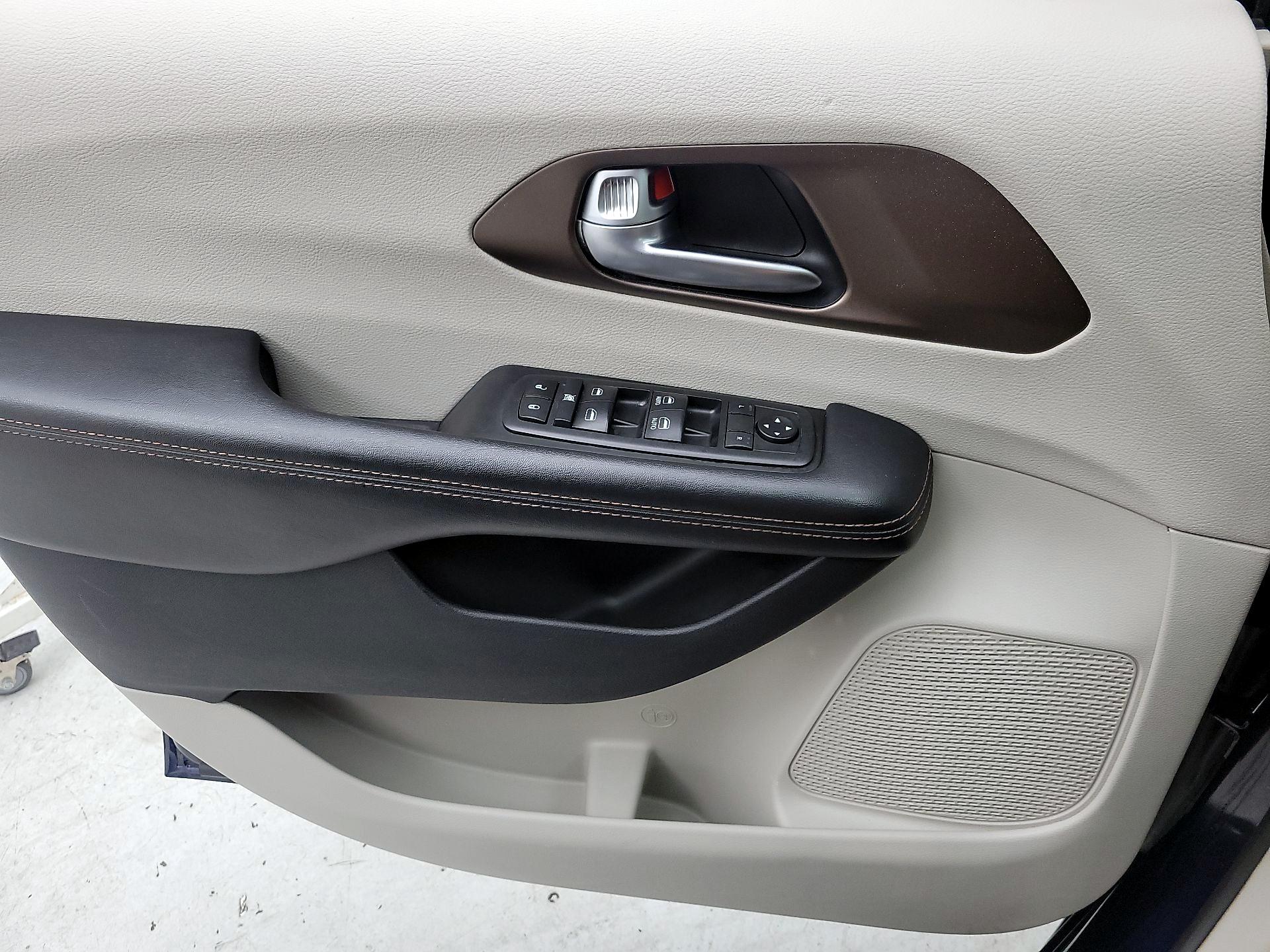 Thumbnail: 2019 Chrysler Pacifica - 12