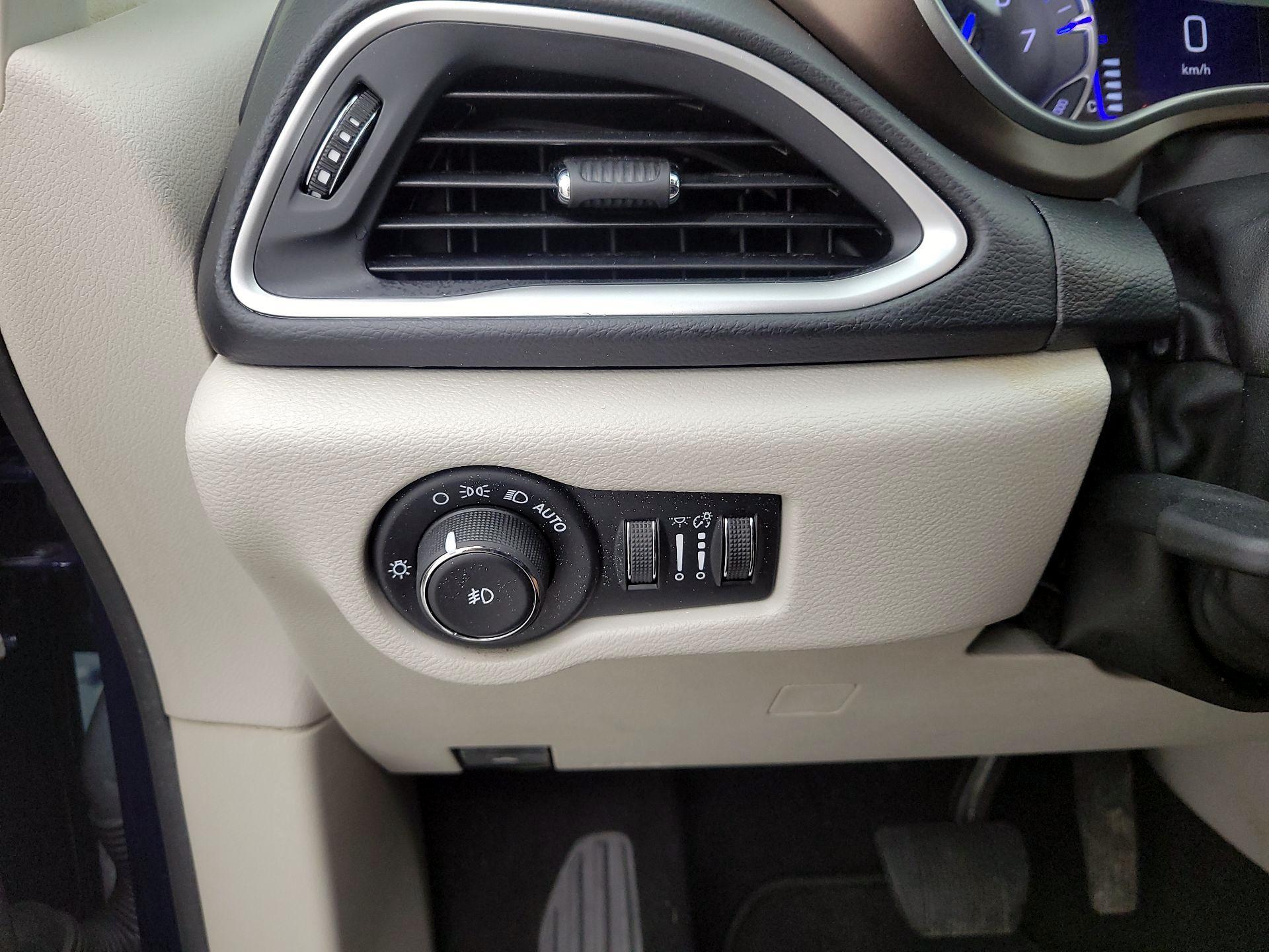 Thumbnail: 2019 Chrysler Pacifica - 13