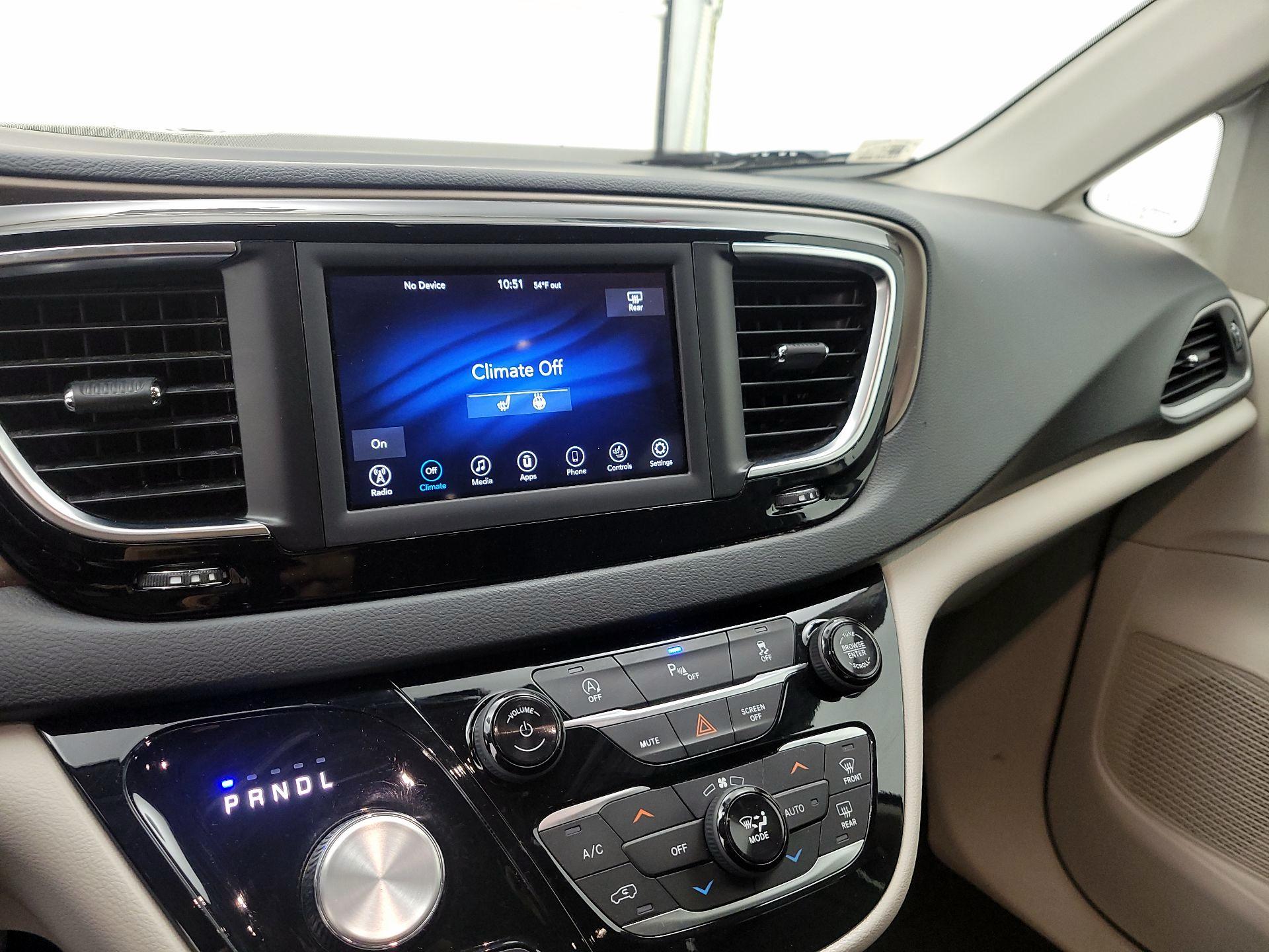 Thumbnail: 2019 Chrysler Pacifica - 15