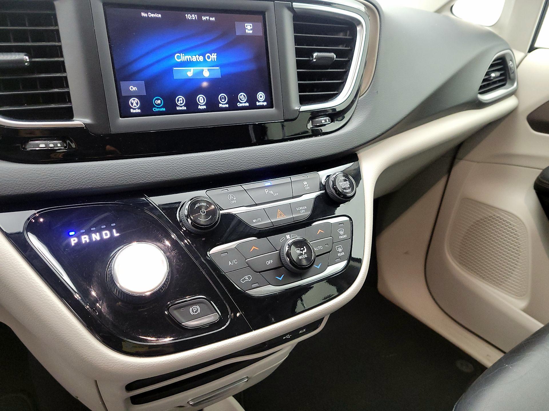 Thumbnail: 2019 Chrysler Pacifica - 16