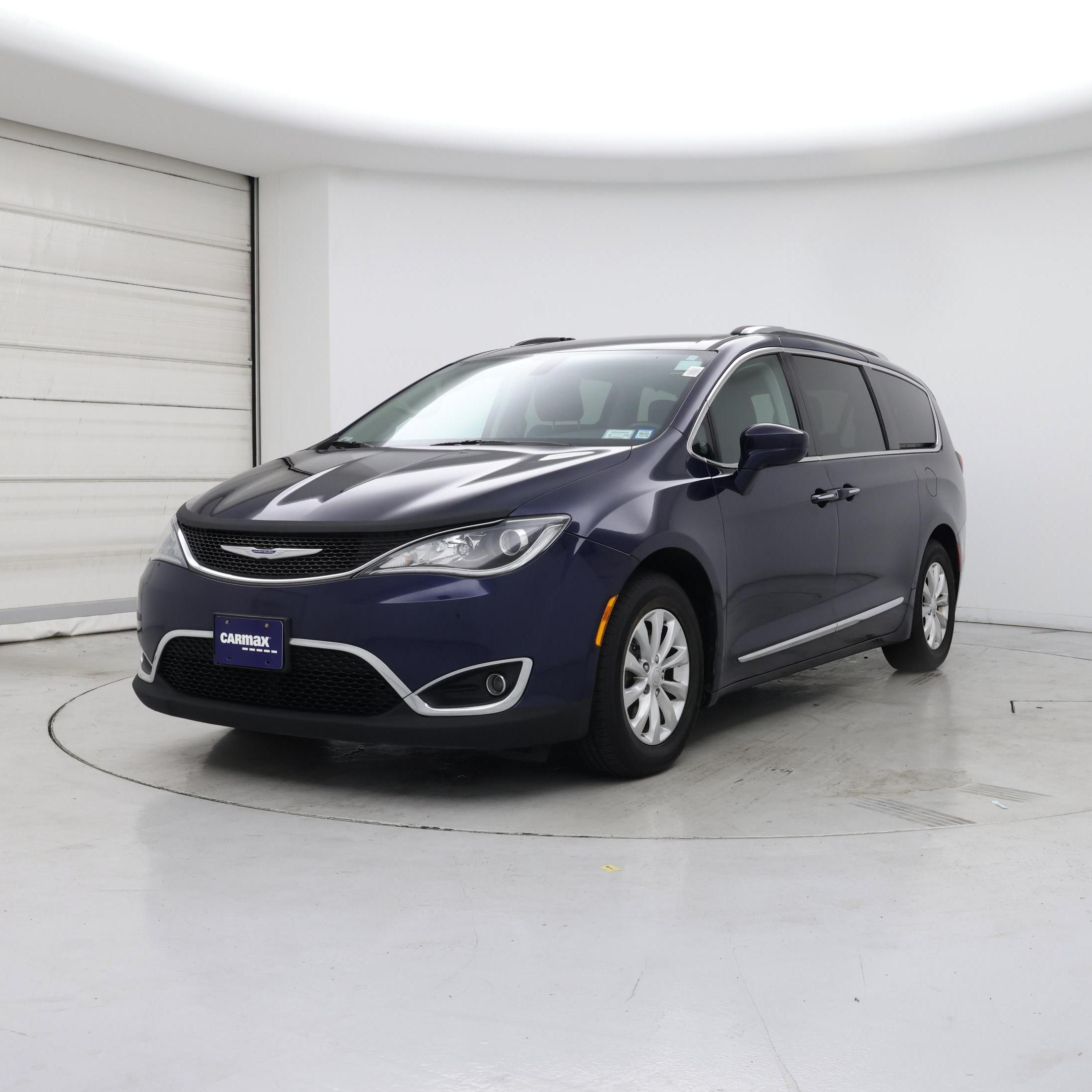 Thumbnail: 2019 Chrysler Pacifica - 4