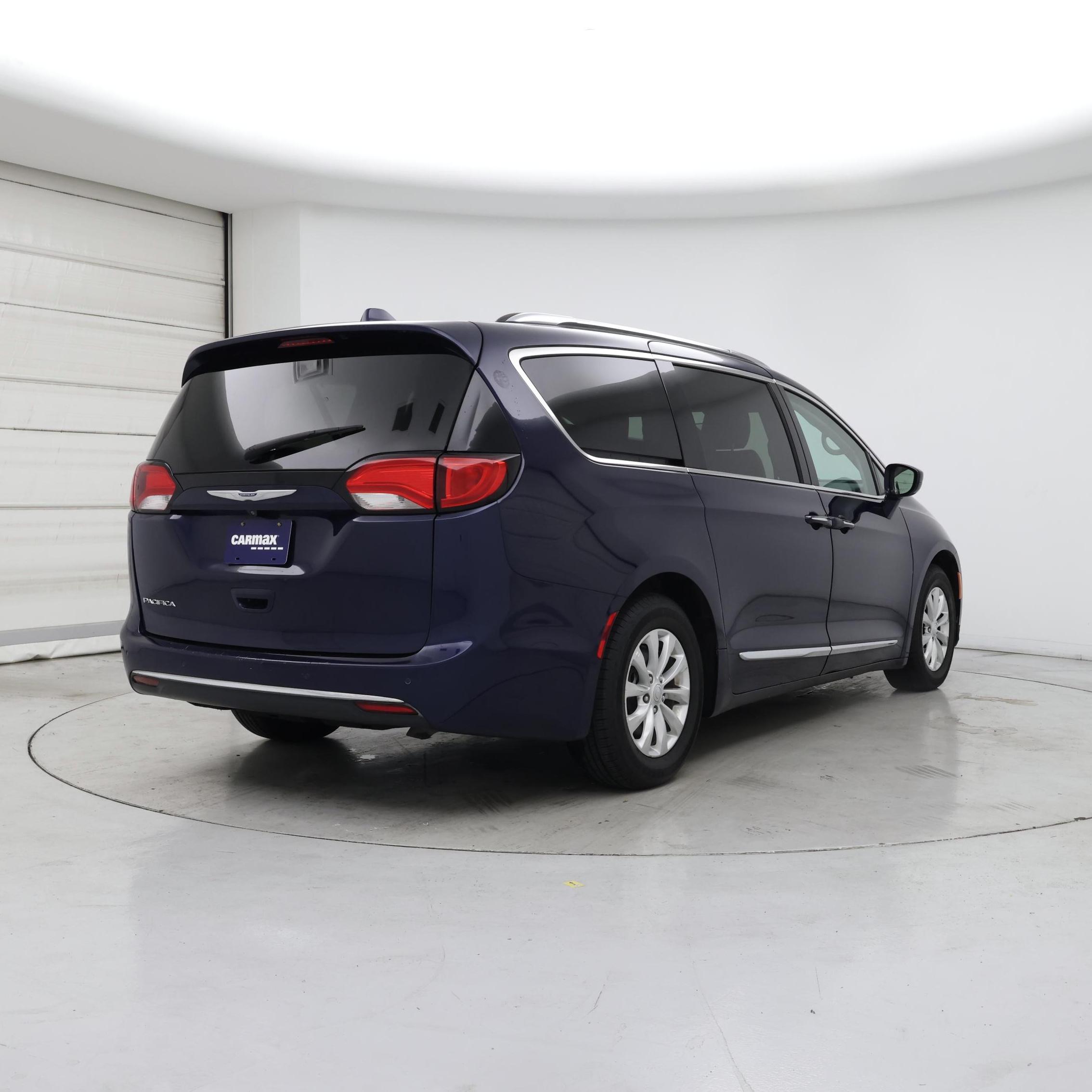 Thumbnail: 2019 Chrysler Pacifica - 8