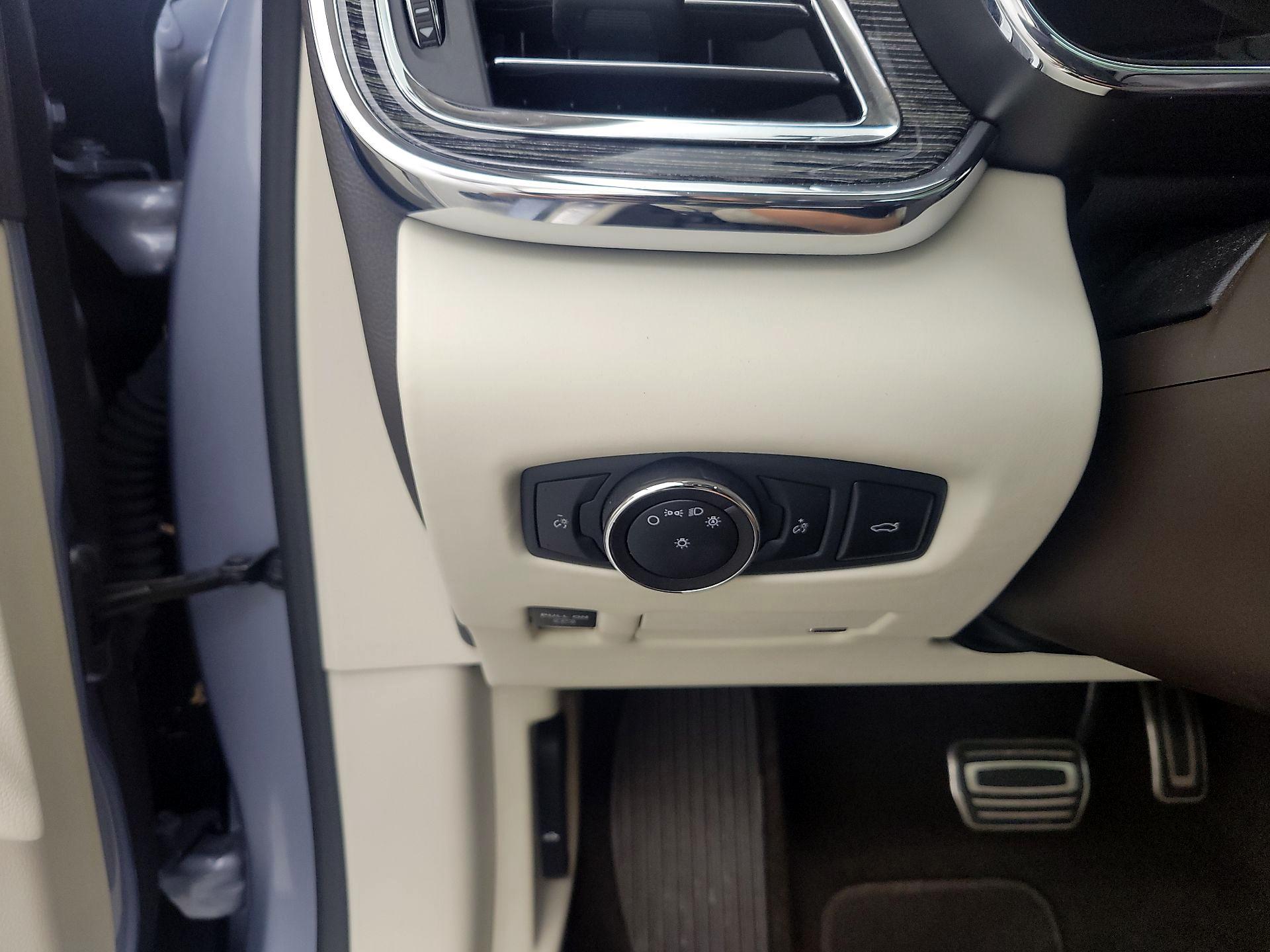 Thumbnail: 2019 Lincoln Continental - 13