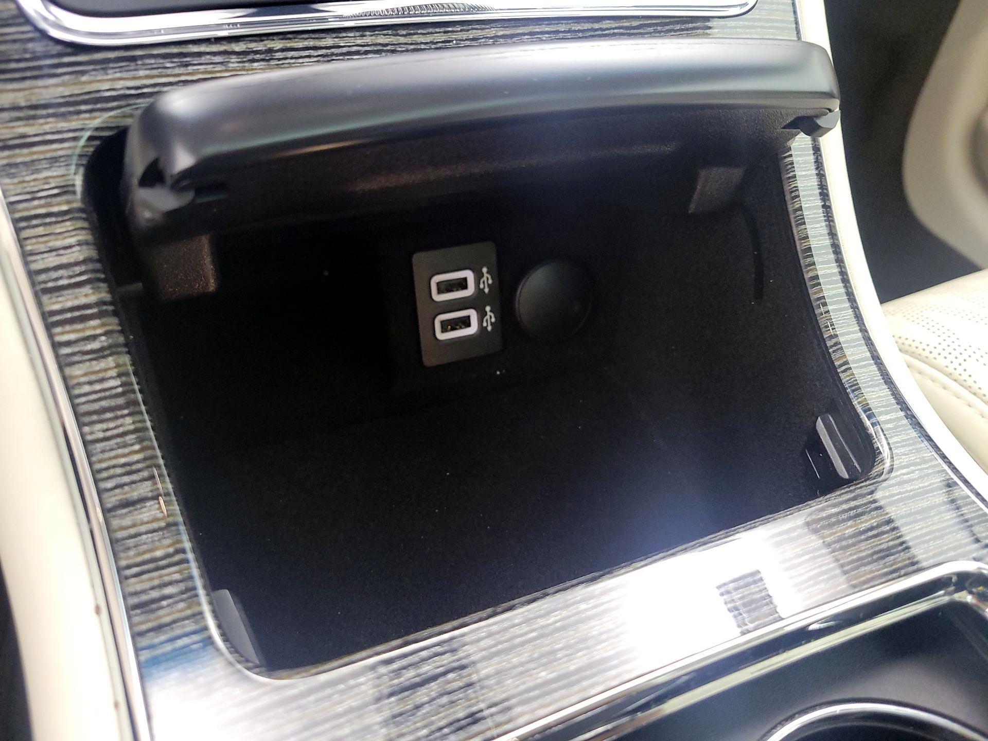 Thumbnail: 2019 Lincoln Continental - 19