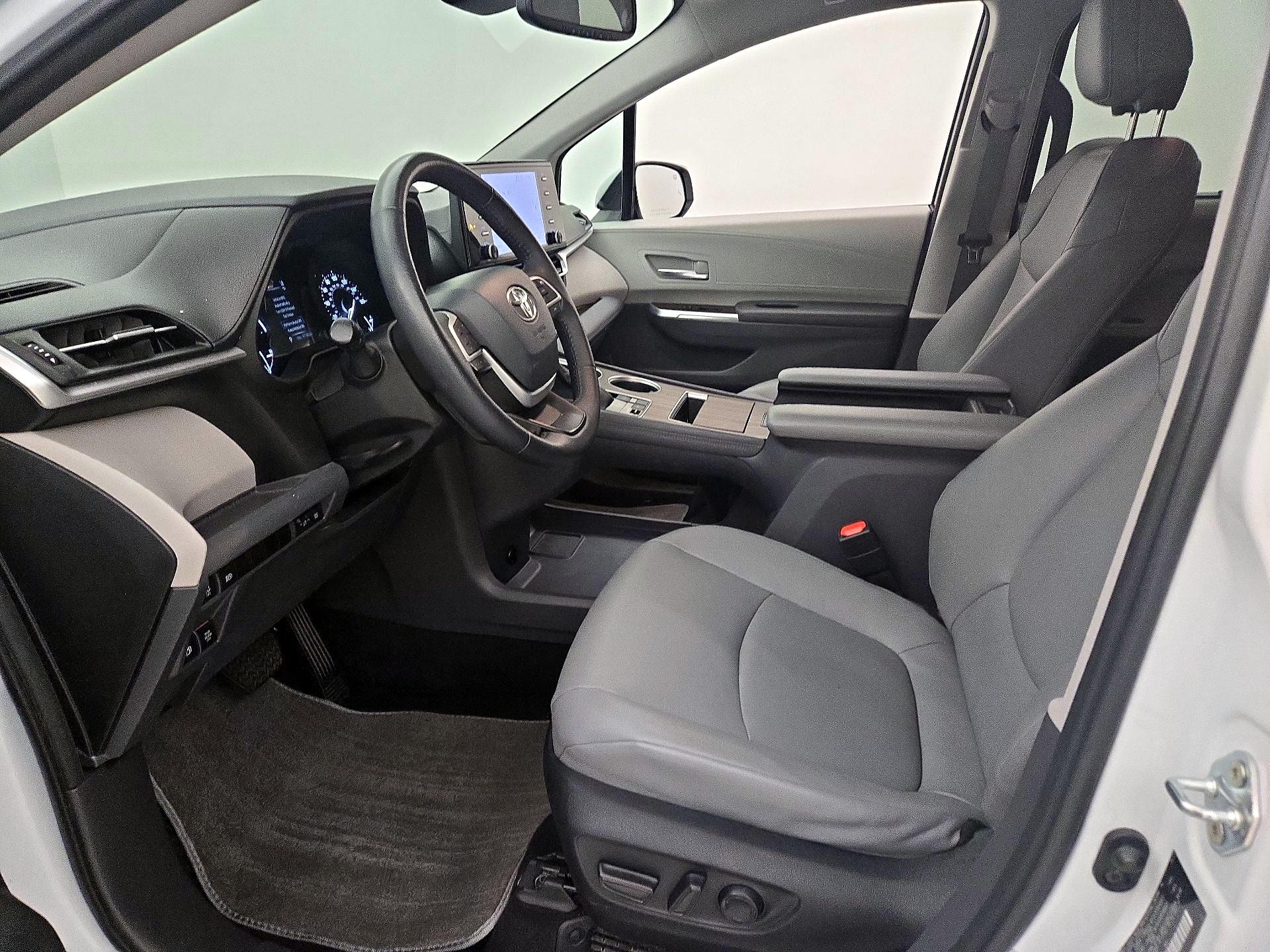 Thumbnail: 2023 Toyota Sienna - 11
