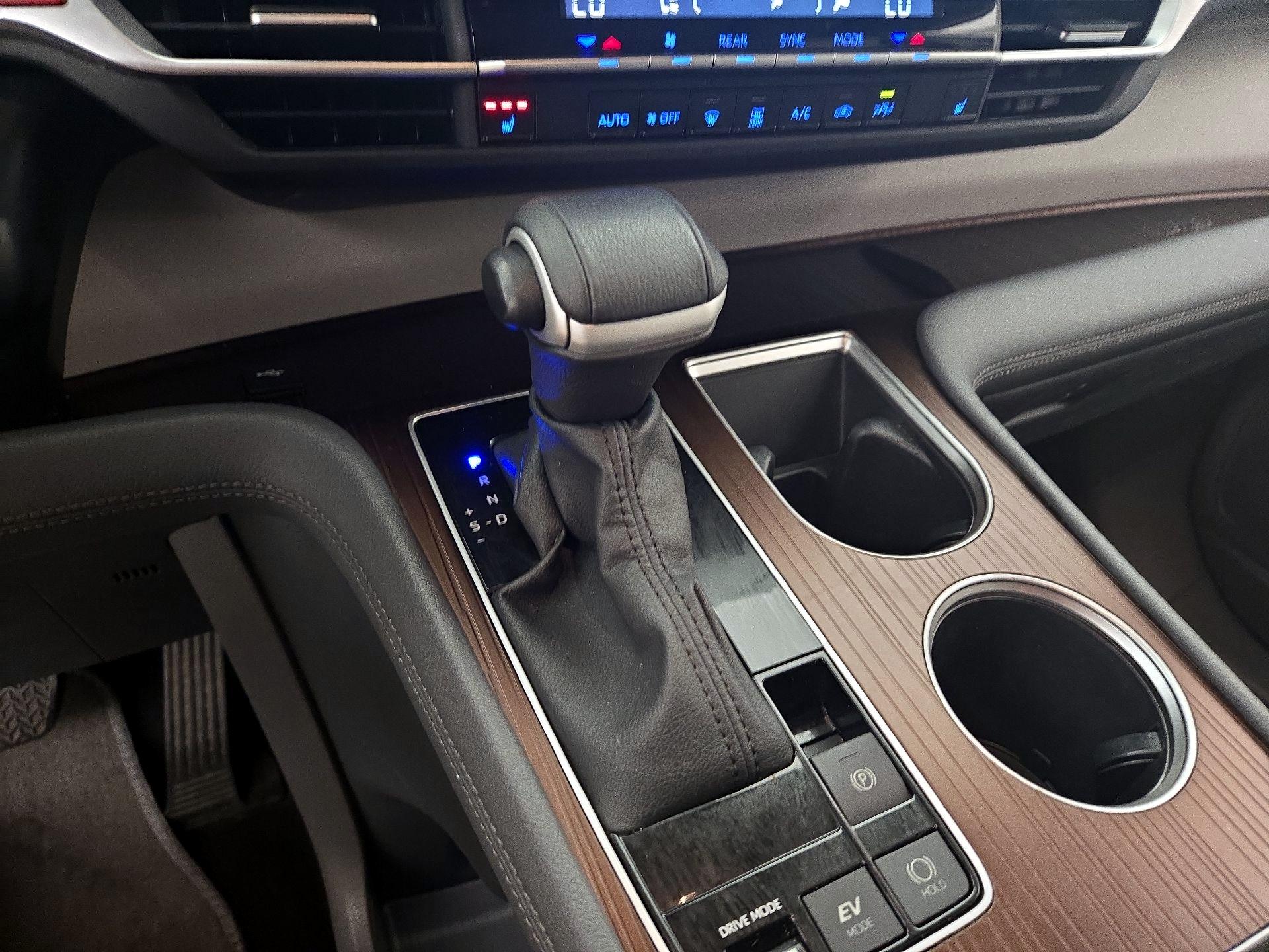 Thumbnail: 2023 Toyota Sienna - 17
