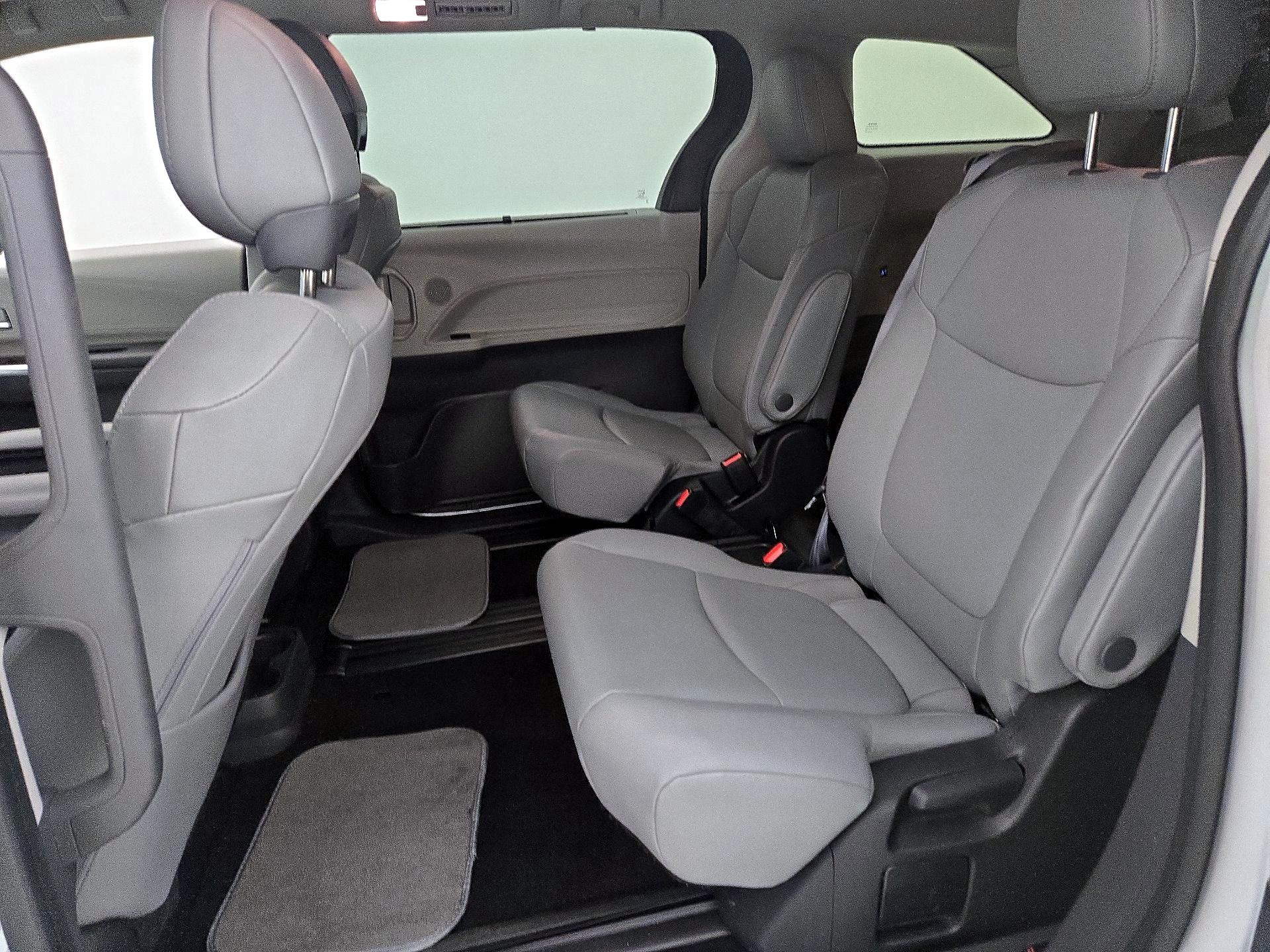 Thumbnail: 2023 Toyota Sienna - 18