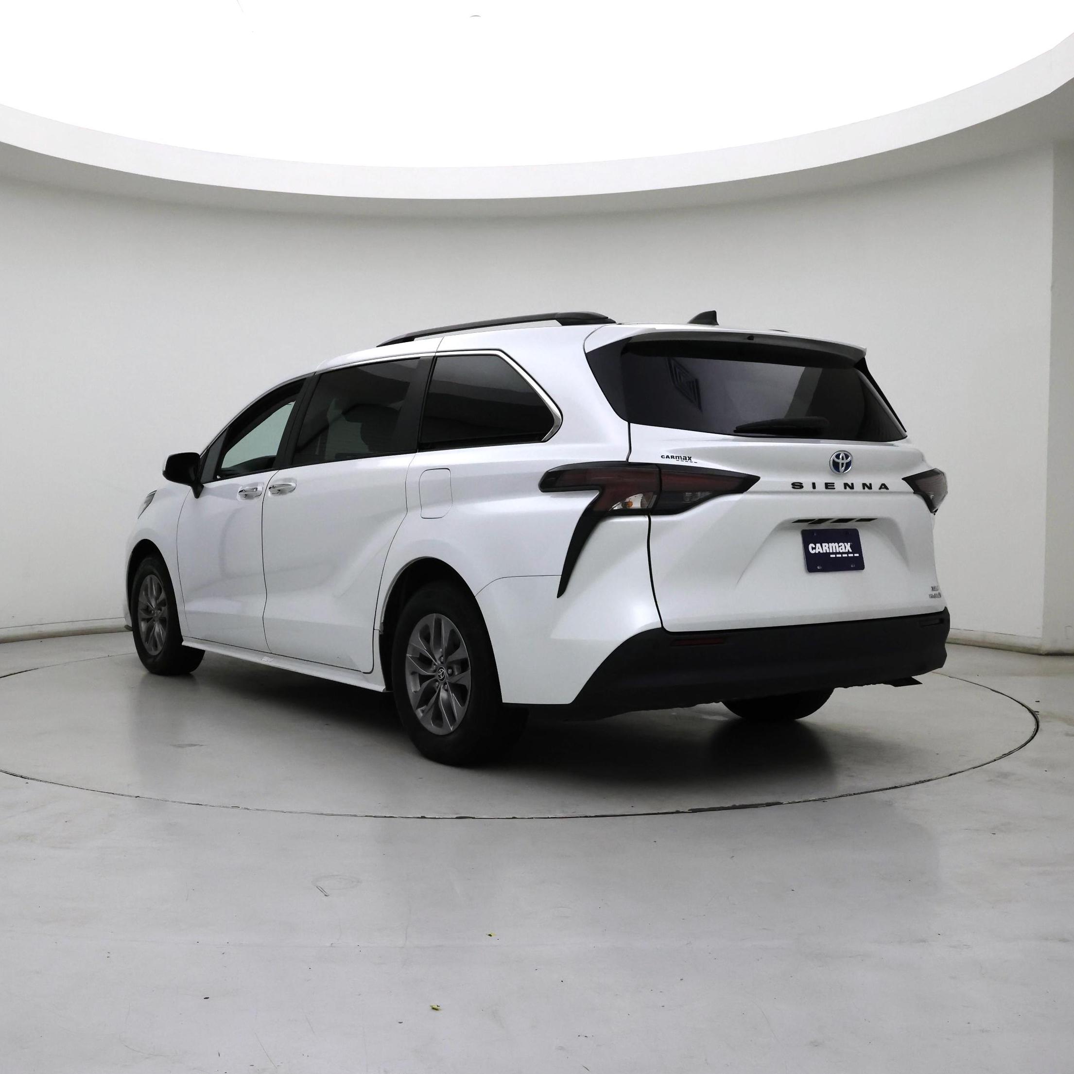 Thumbnail: 2023 Toyota Sienna - 2