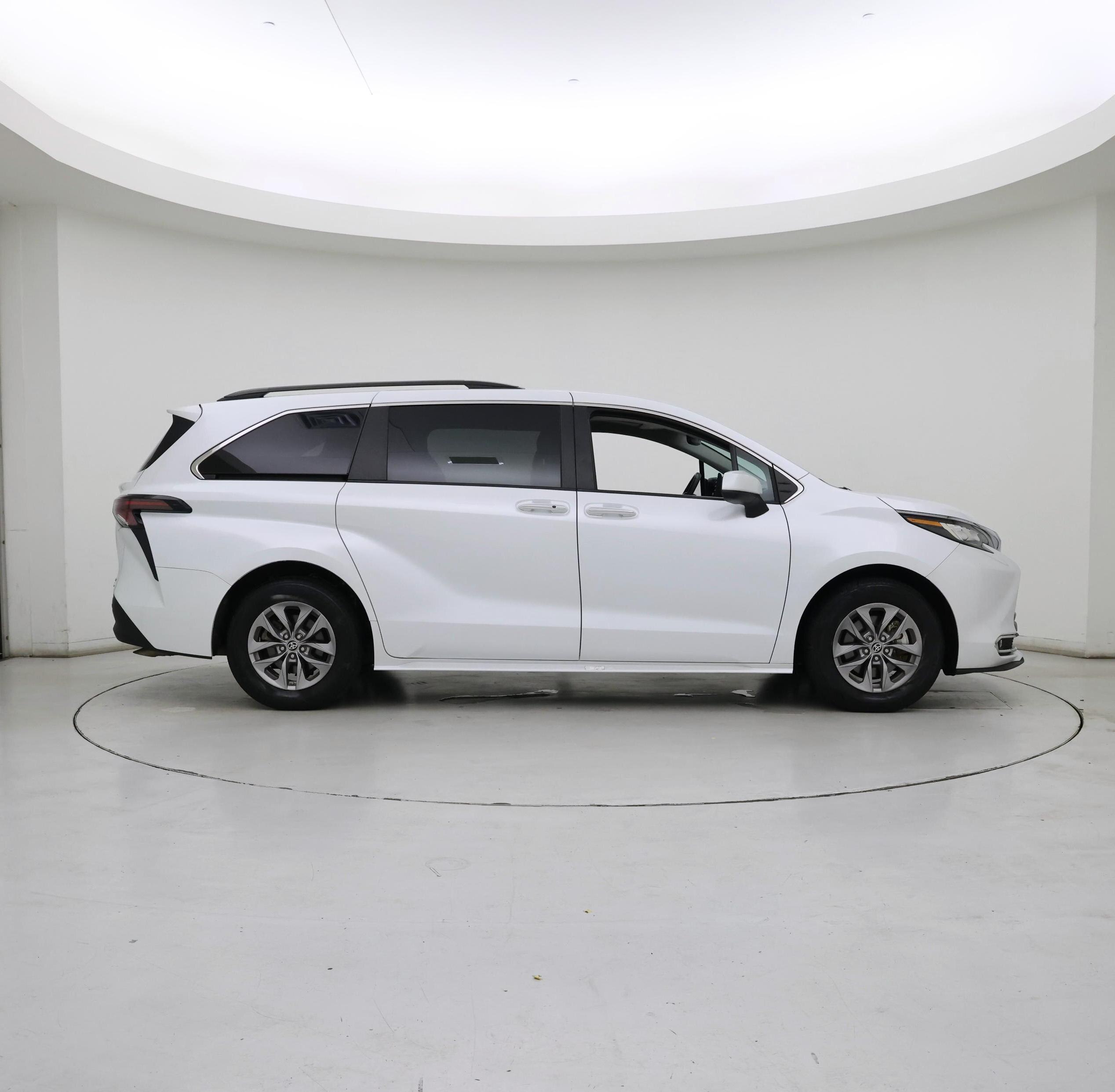 Thumbnail: 2023 Toyota Sienna - 7