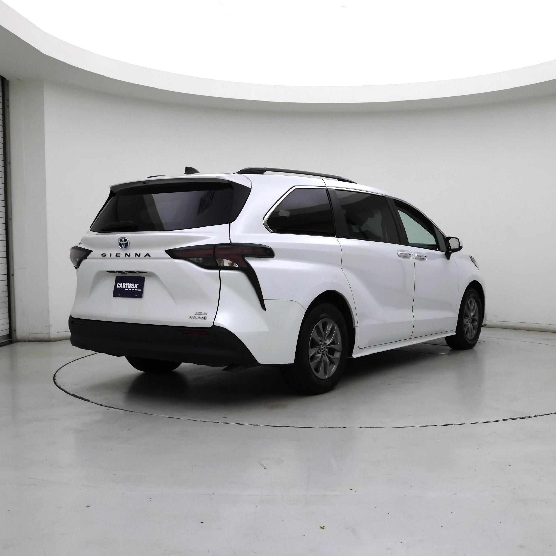 Thumbnail: 2023 Toyota Sienna - 8