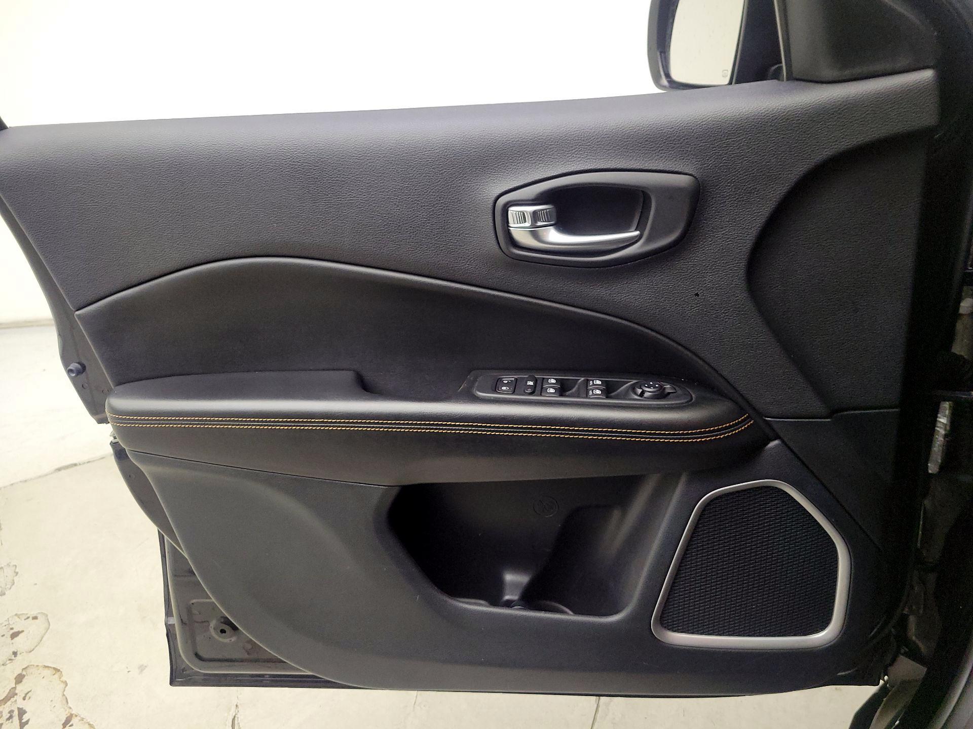 Thumbnail: 2020 Jeep Compass - 12