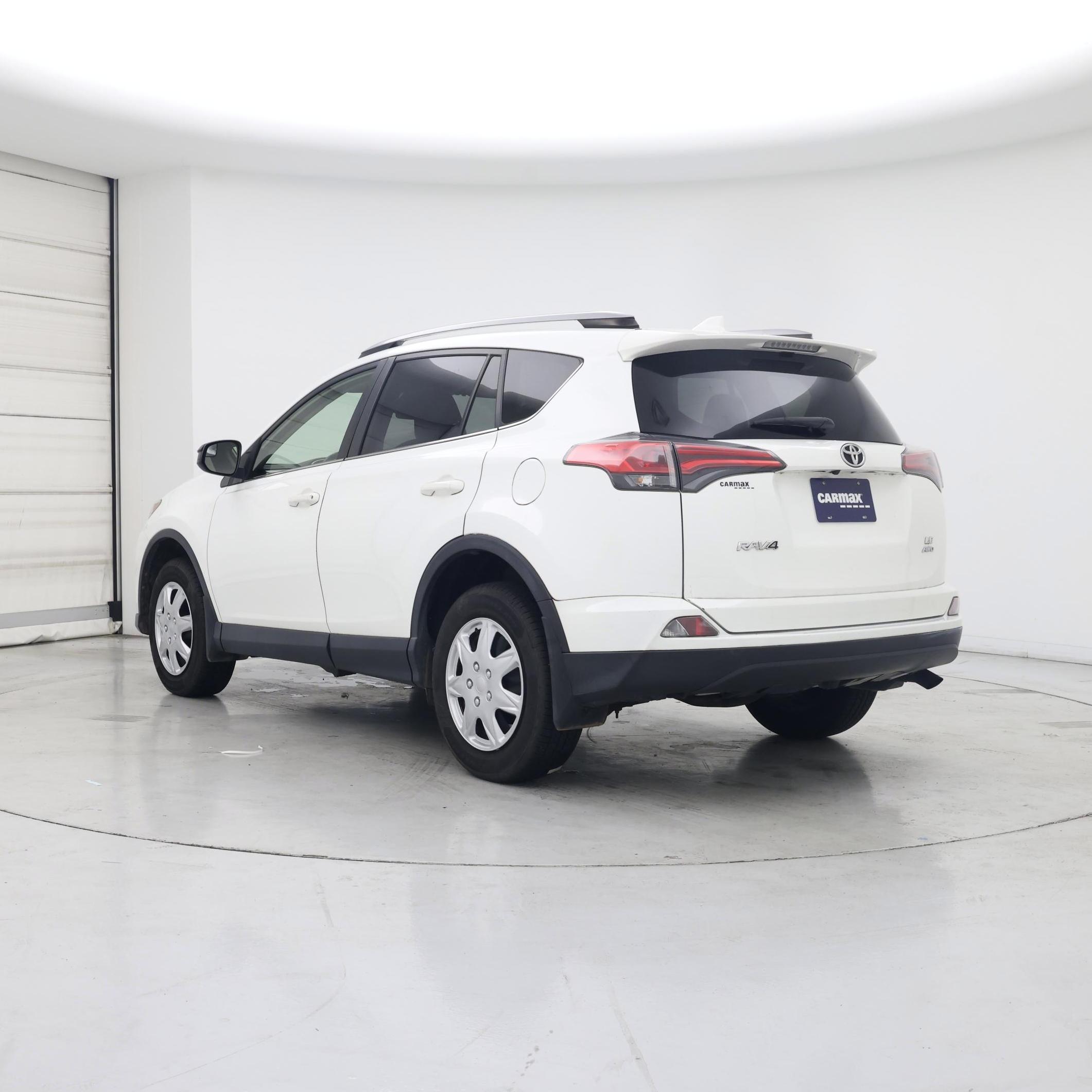 Thumbnail: 2018 Toyota RAV4 - 2