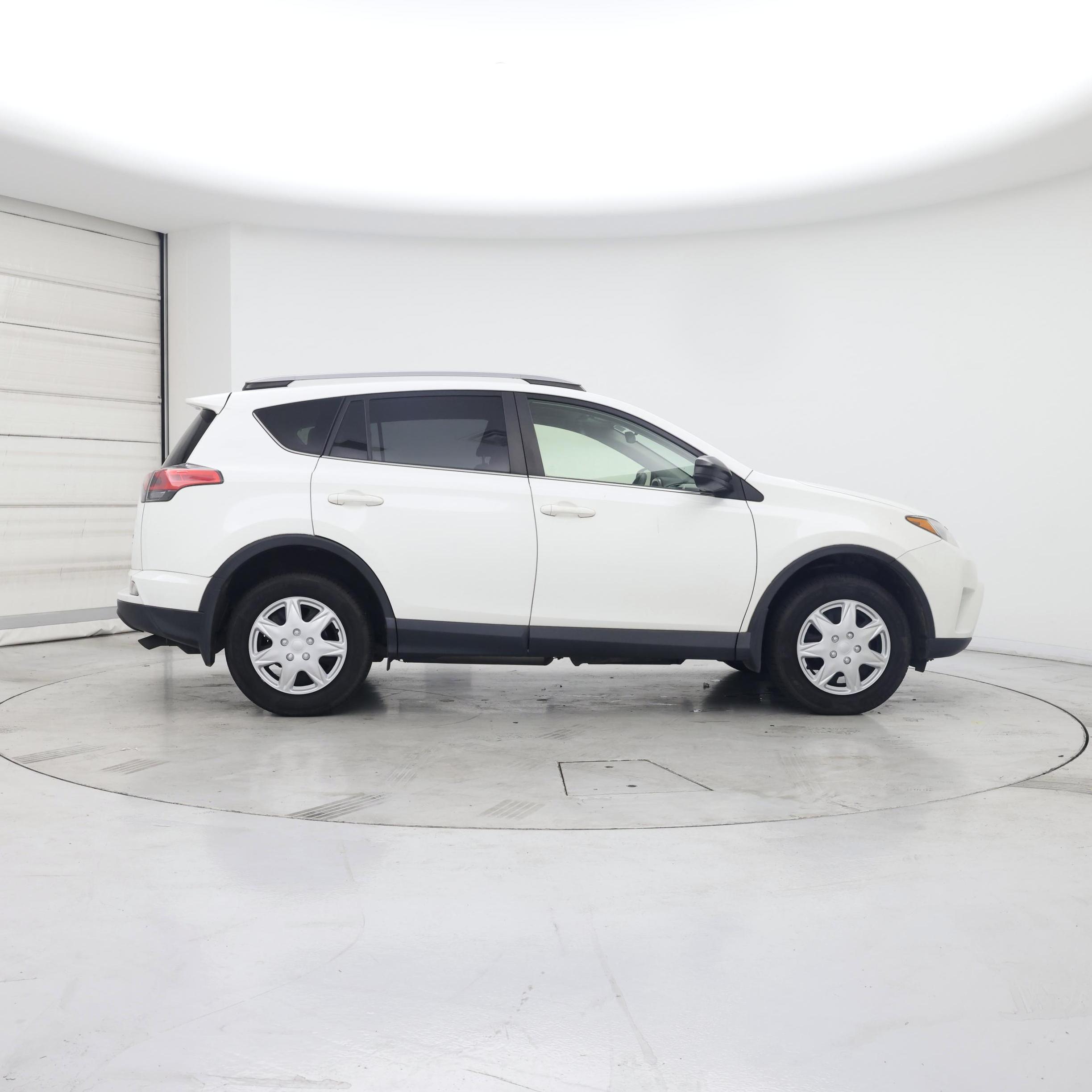 Thumbnail: 2018 Toyota RAV4 - 7