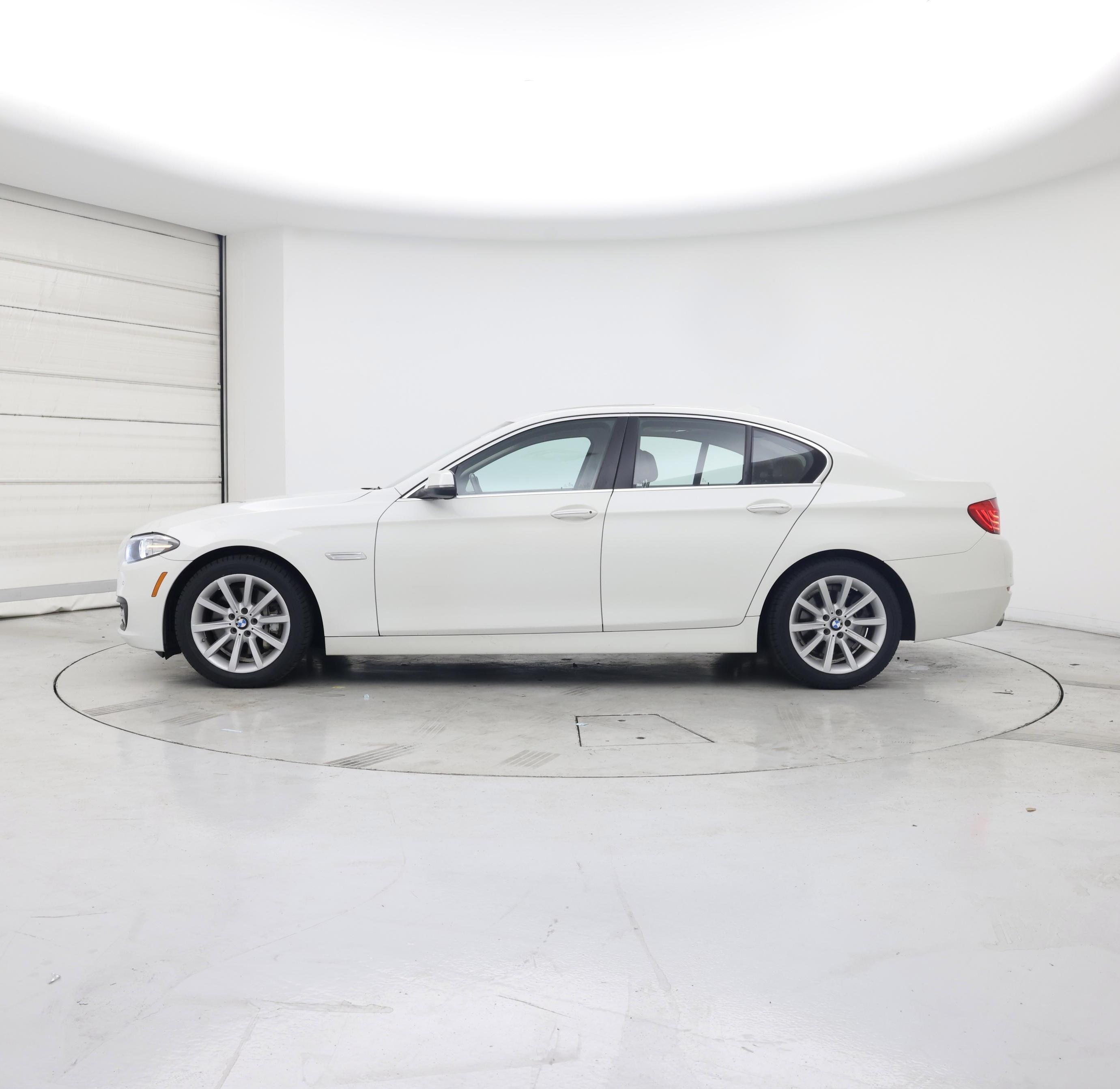 Thumbnail: 2015 BMW 5 Series - 3