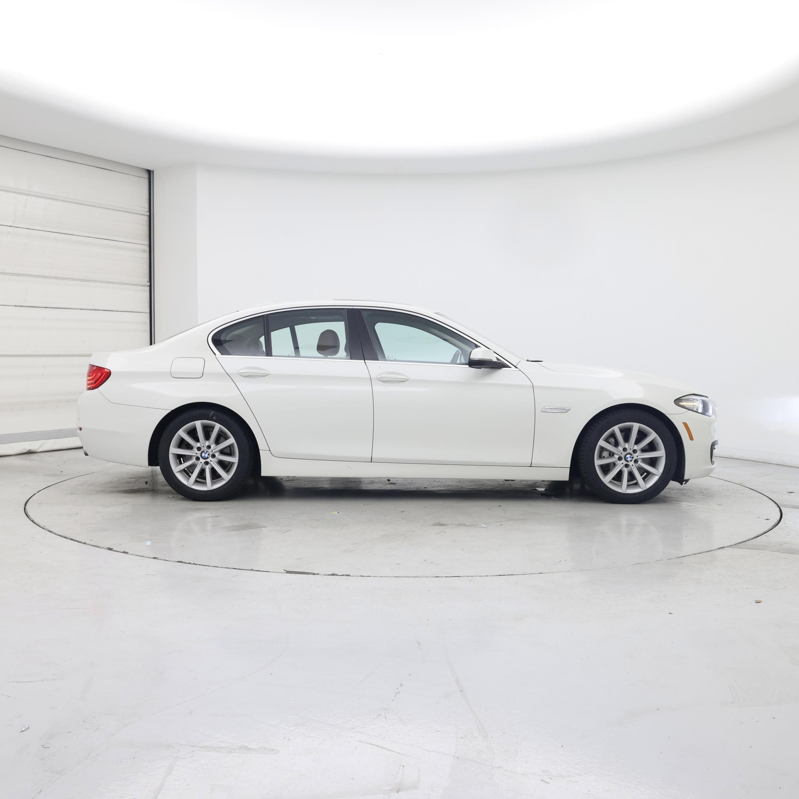 Thumbnail: 2015 BMW 5 Series - 7