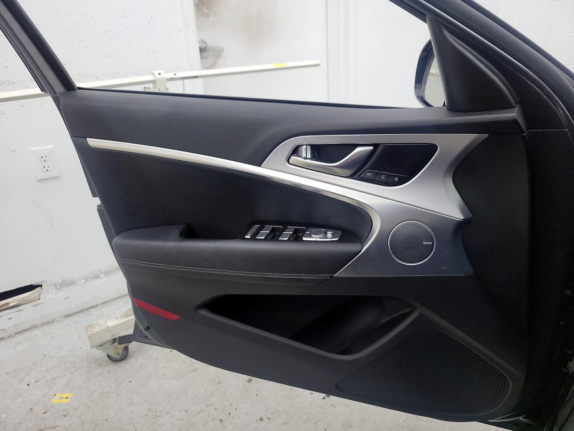 Thumbnail: 2019 Genesis G70 - 12