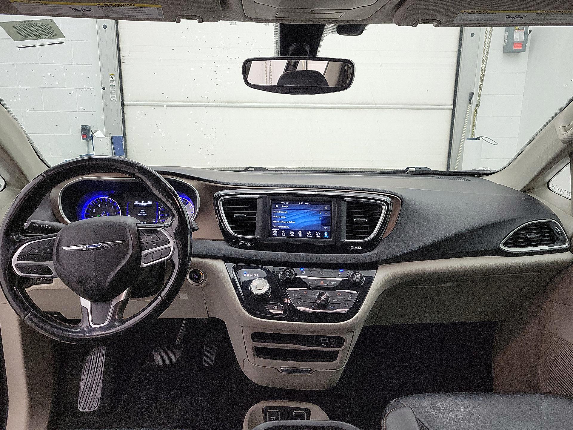 Thumbnail: 2019 Chrysler Pacifica - 9