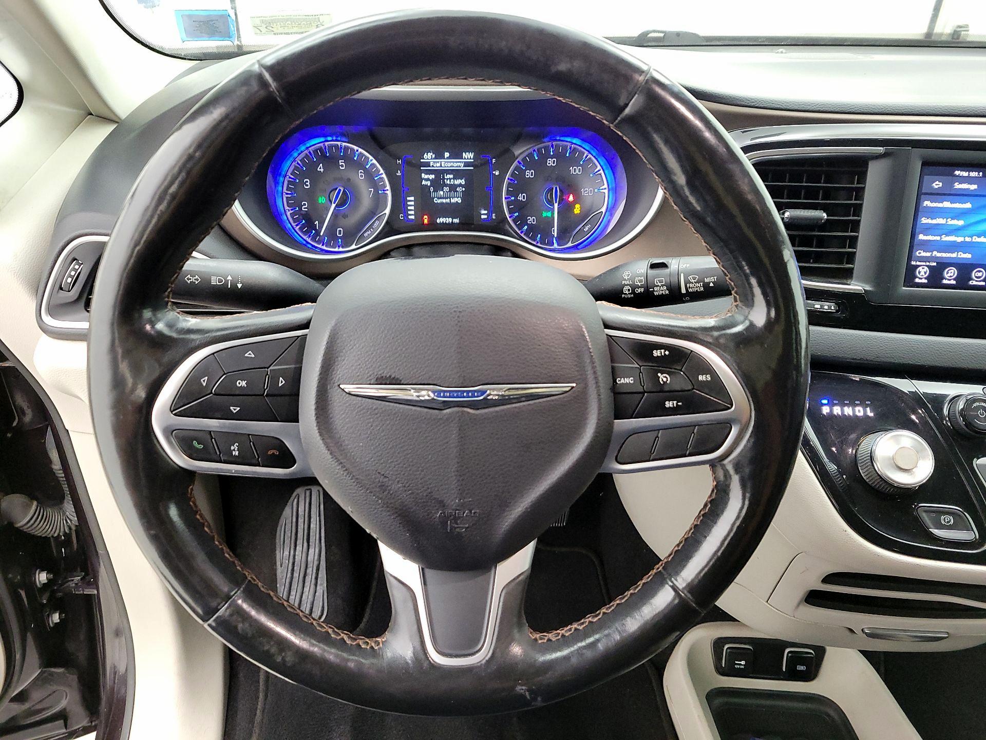 Thumbnail: 2019 Chrysler Pacifica - 10