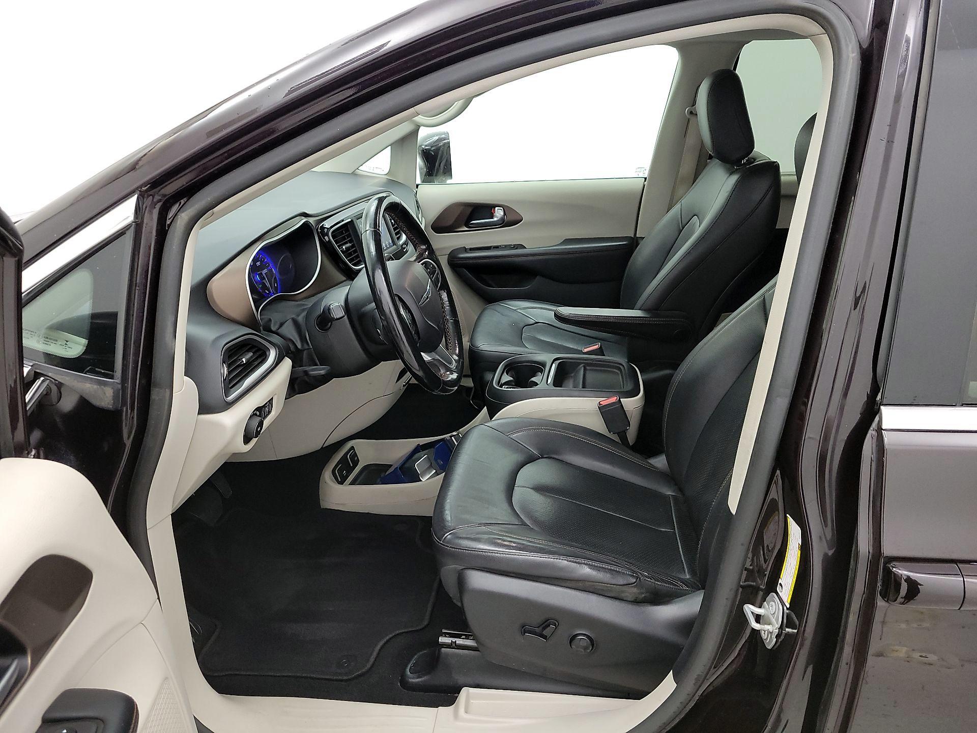 Thumbnail: 2019 Chrysler Pacifica - 11