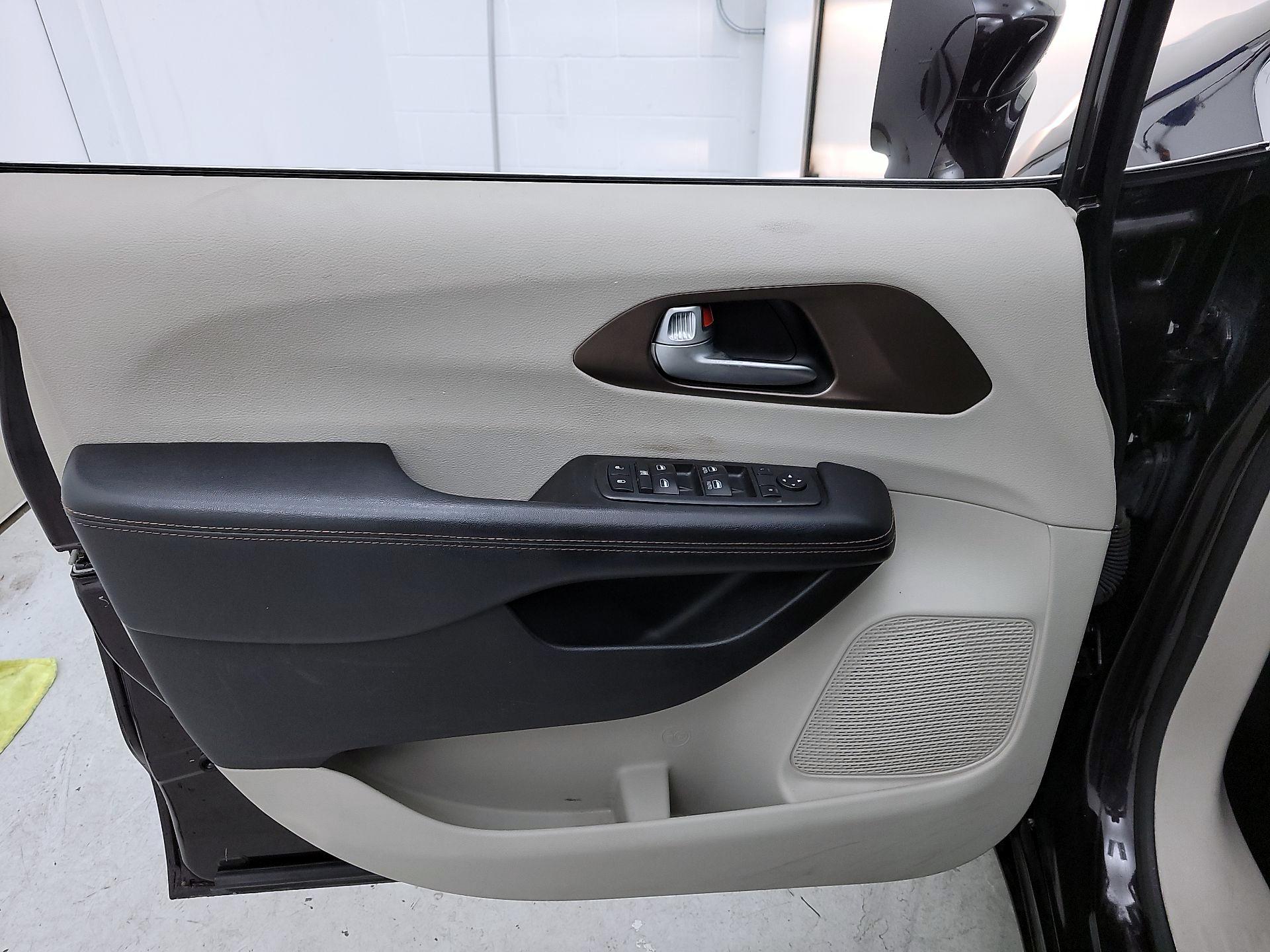 Thumbnail: 2019 Chrysler Pacifica - 12
