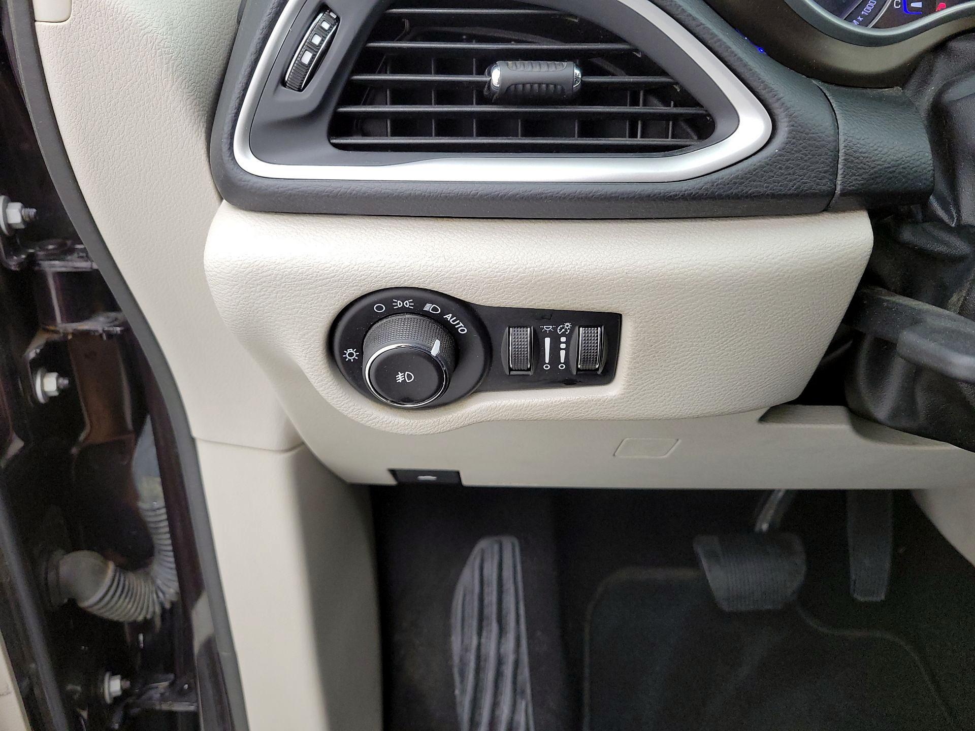 Thumbnail: 2019 Chrysler Pacifica - 13