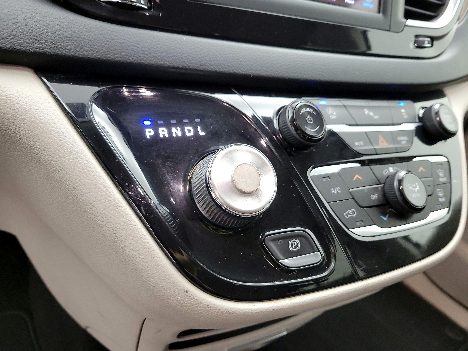 Thumbnail: 2019 Chrysler Pacifica - 17