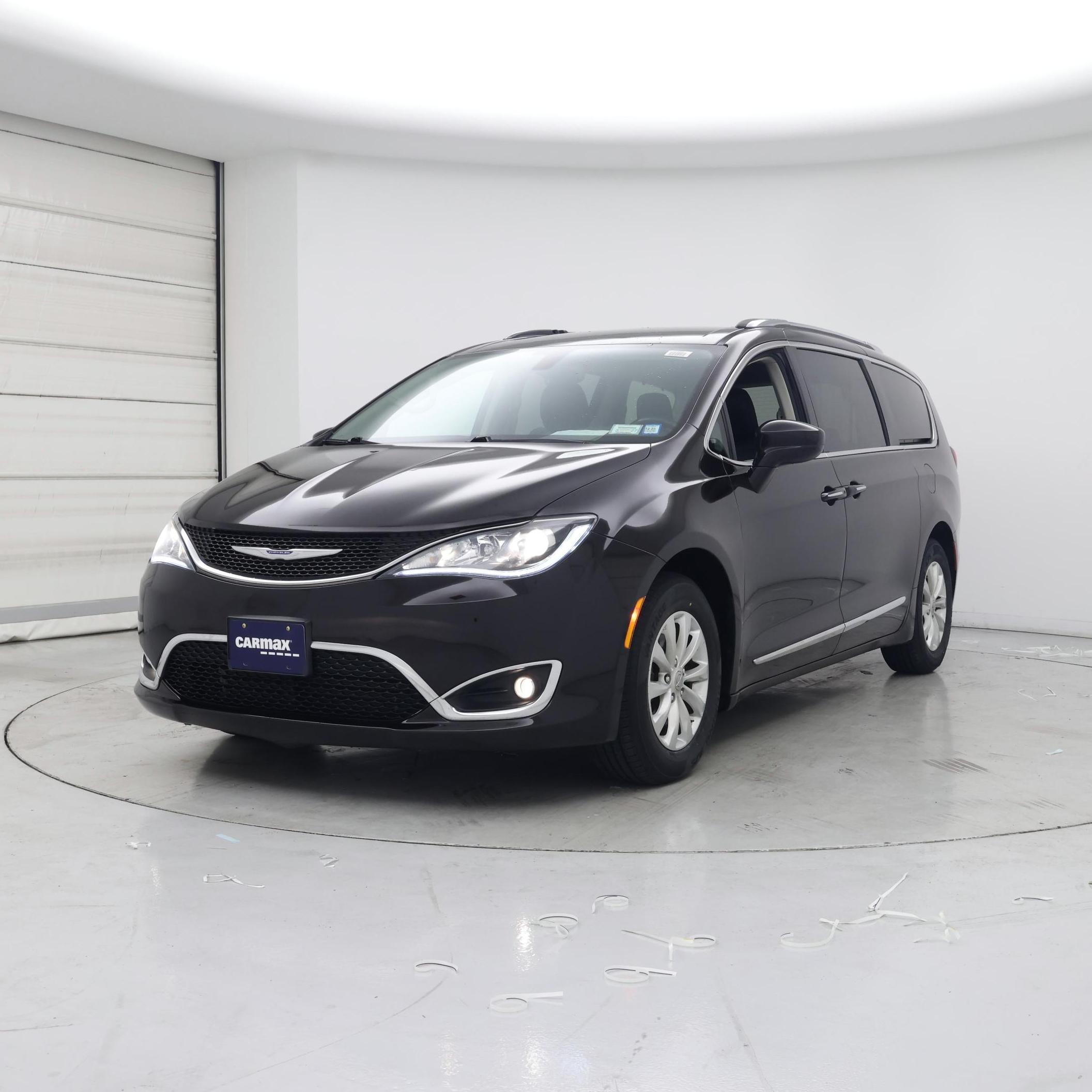 Thumbnail: 2019 Chrysler Pacifica - 4