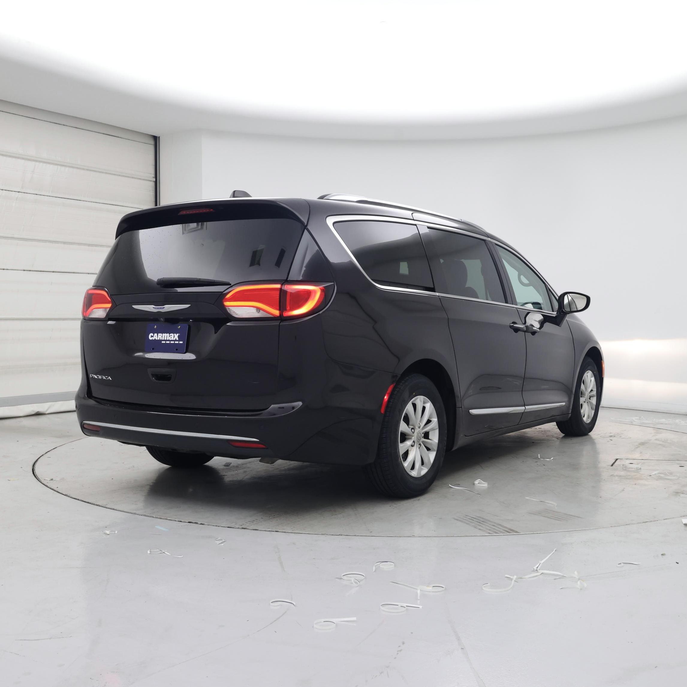 Thumbnail: 2019 Chrysler Pacifica - 8