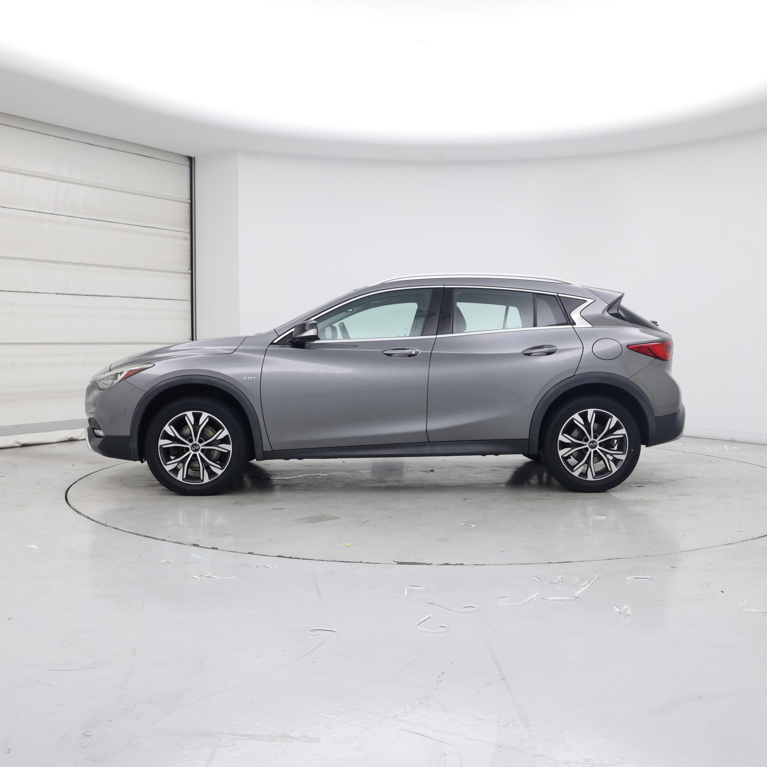 Thumbnail: 2017 INFINITI QX30 - 3