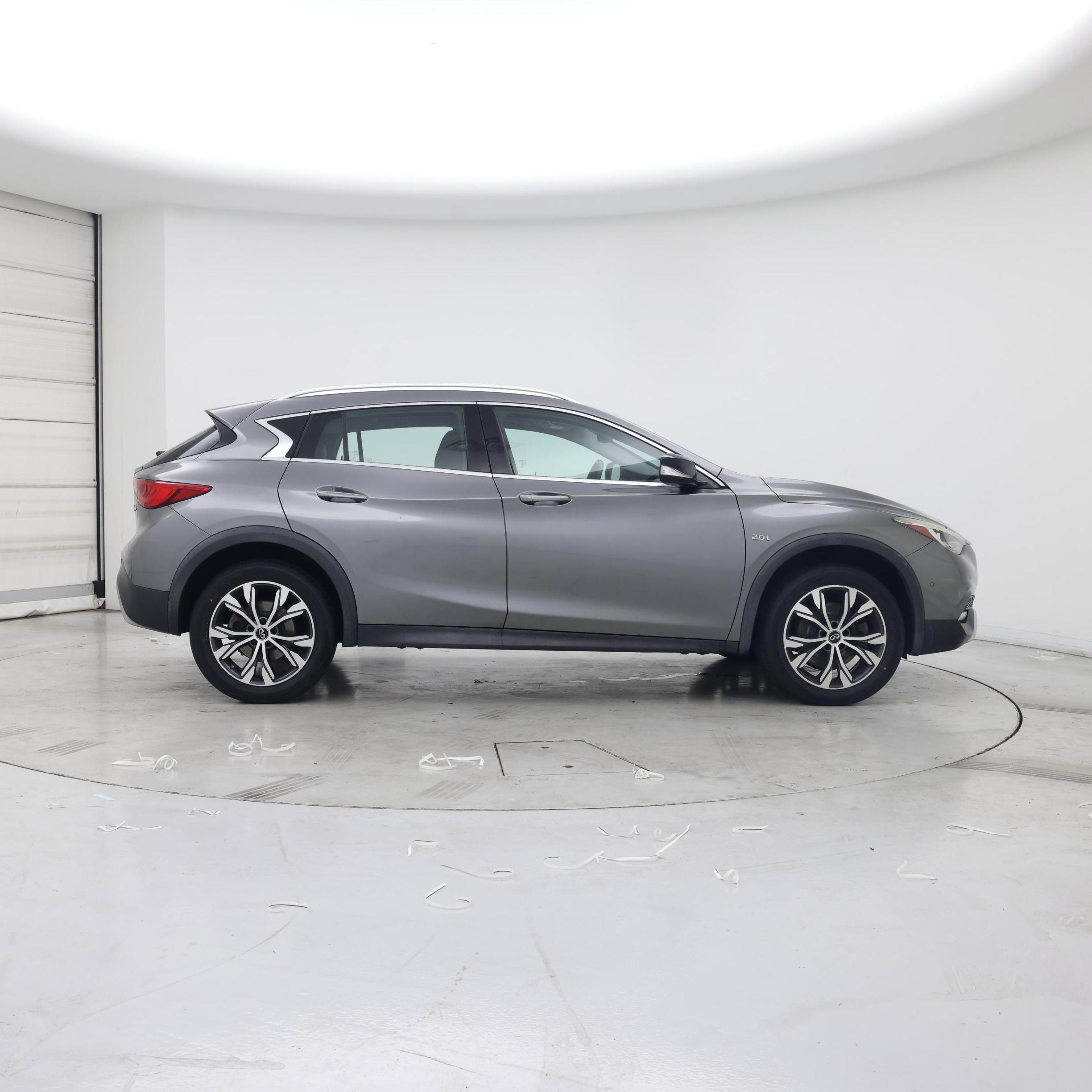 Thumbnail: 2017 INFINITI QX30 - 7