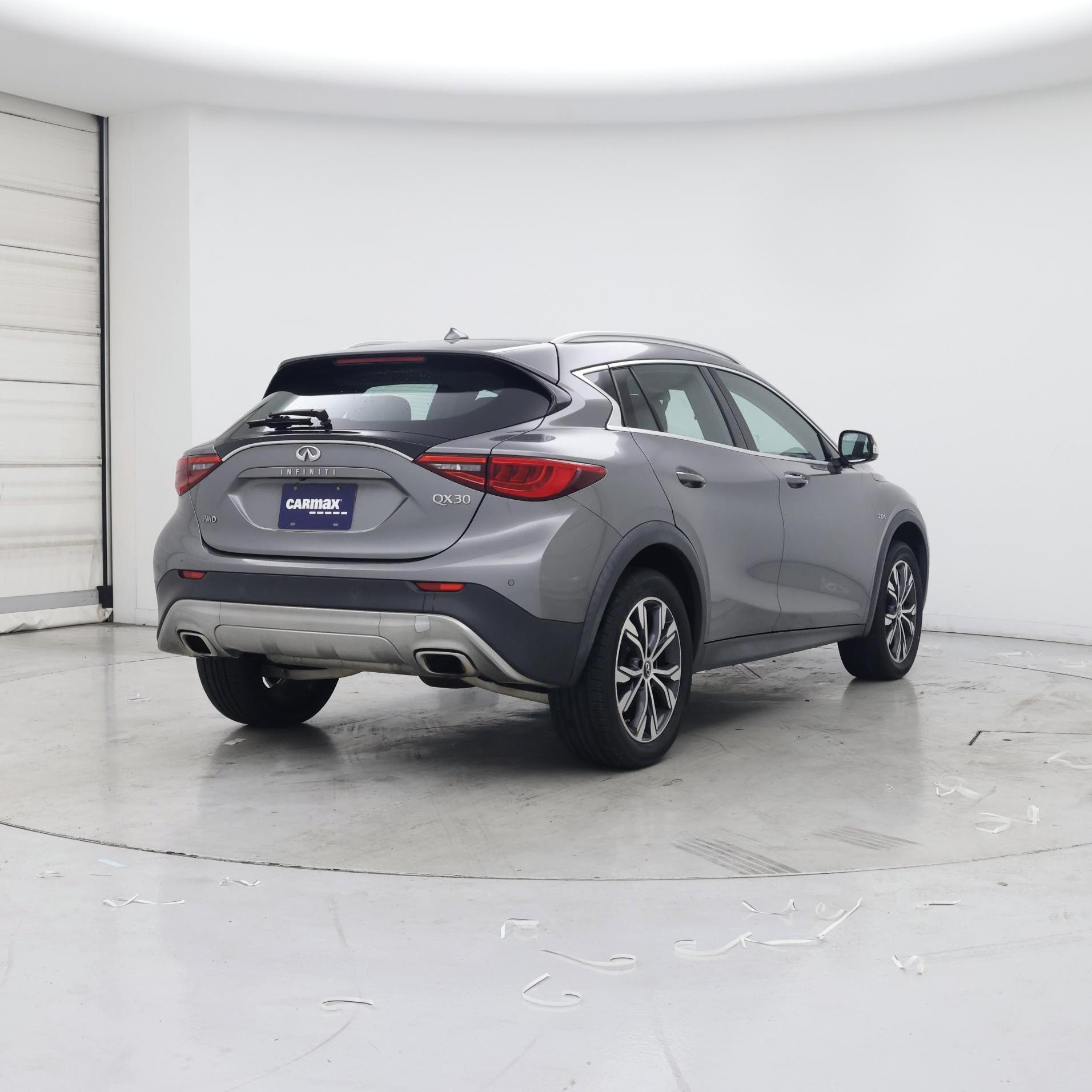 Thumbnail: 2017 INFINITI QX30 - 8