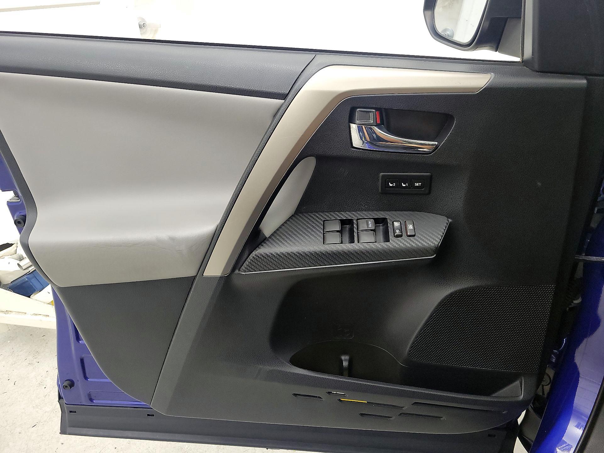 Thumbnail: 2015 Toyota RAV4 - 12