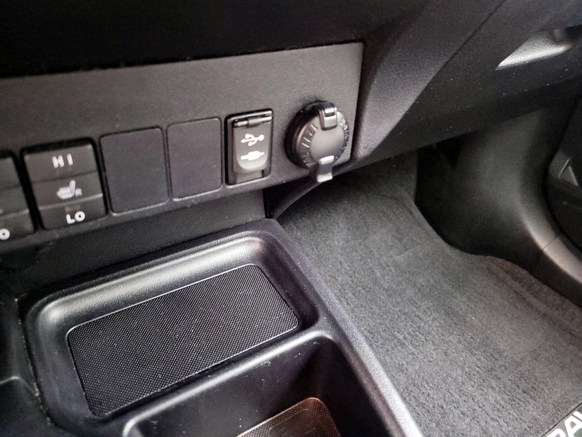 Thumbnail: 2015 Toyota RAV4 - 19