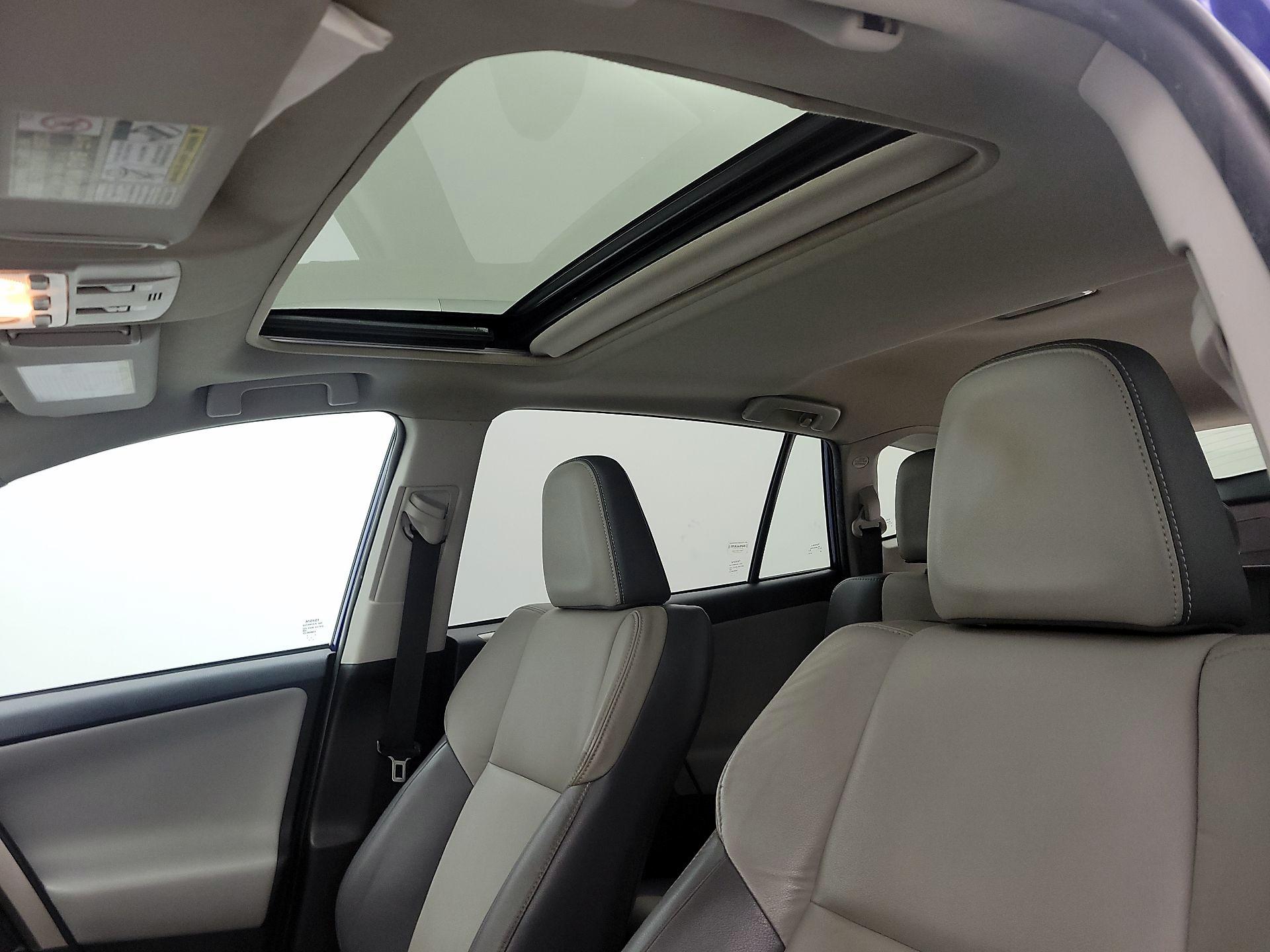 Thumbnail: 2015 Toyota RAV4 - 20