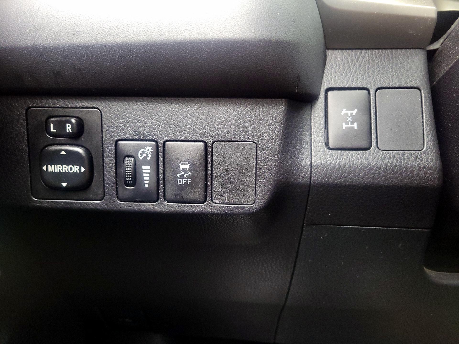 Thumbnail: 2015 Toyota RAV4 - 13