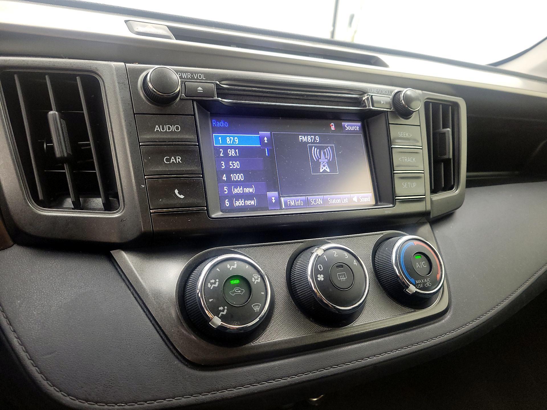 Thumbnail: 2015 Toyota RAV4 - 15