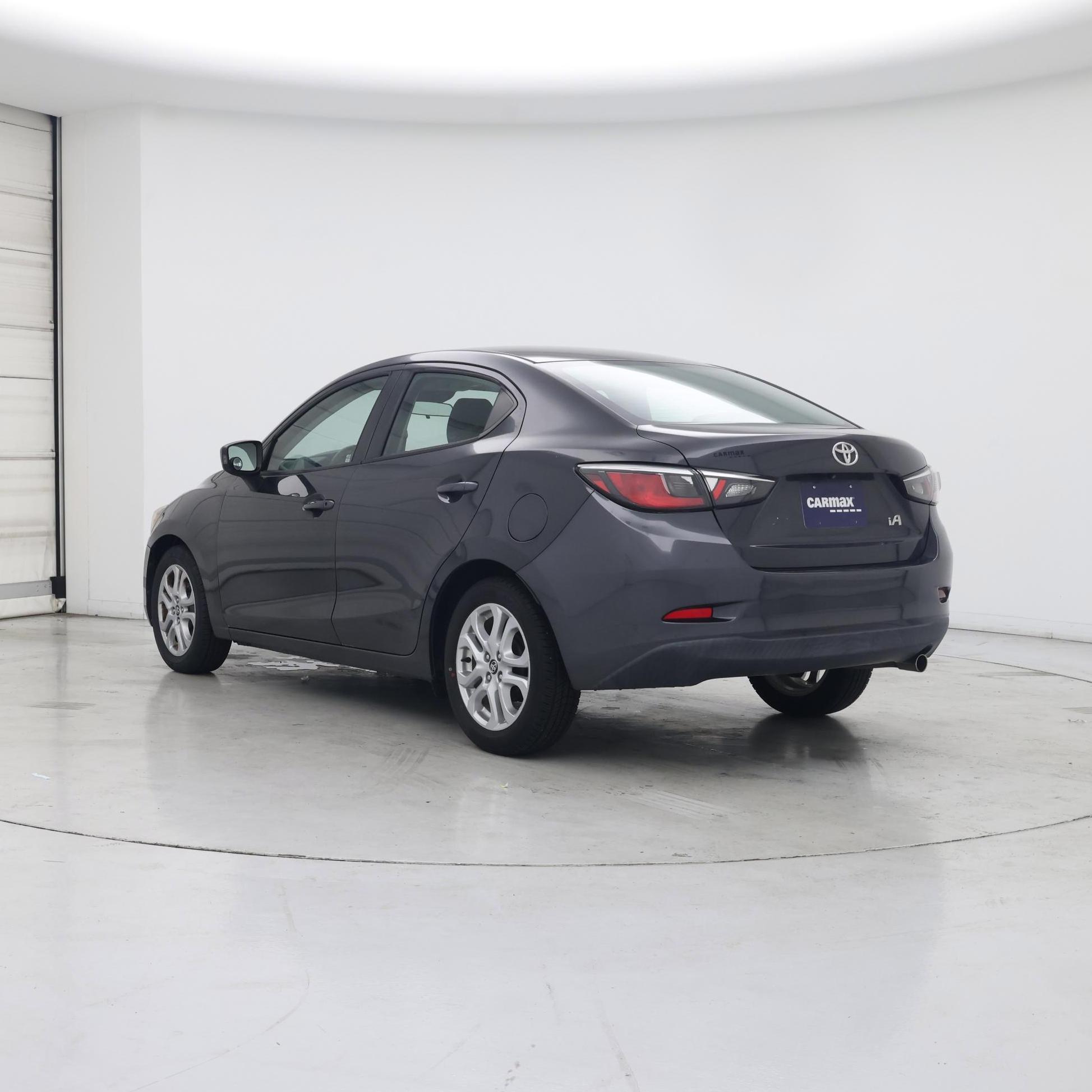 Thumbnail: 2017 Toyota Yaris iA - 2