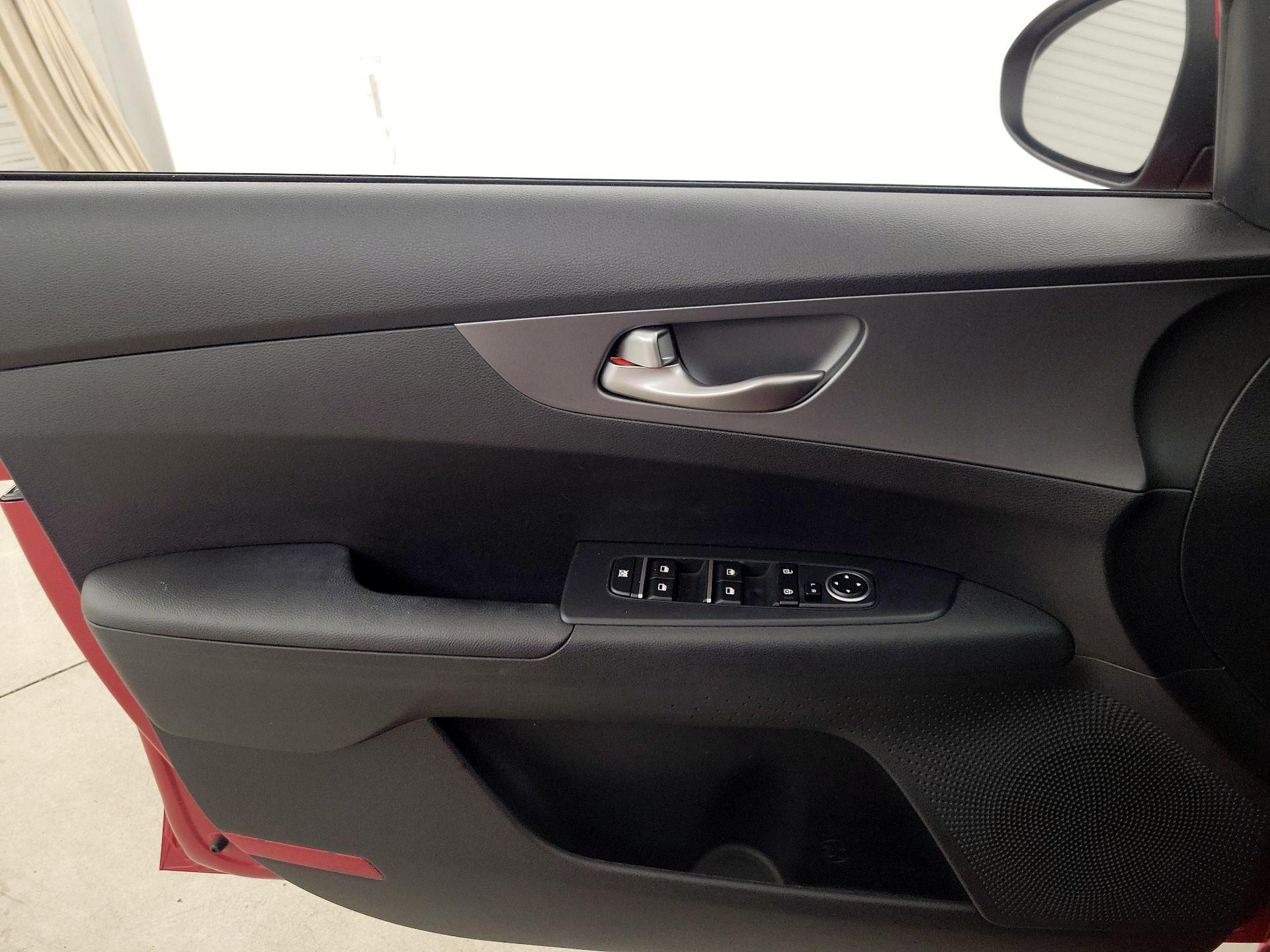 Thumbnail: 2020 Kia Forte - 12