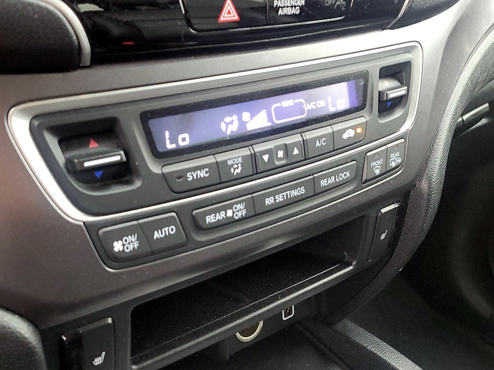 Thumbnail: 2019 Honda Pilot - 16