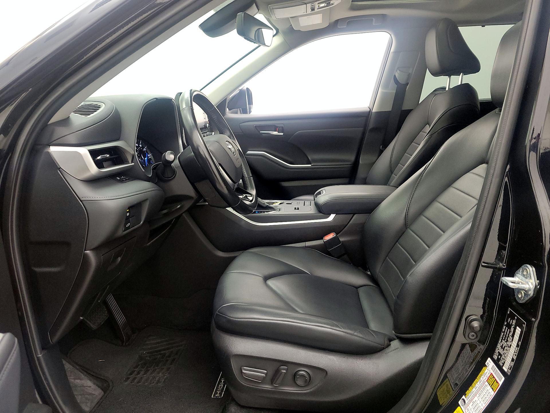 Thumbnail: 2021 Toyota Highlander - 11