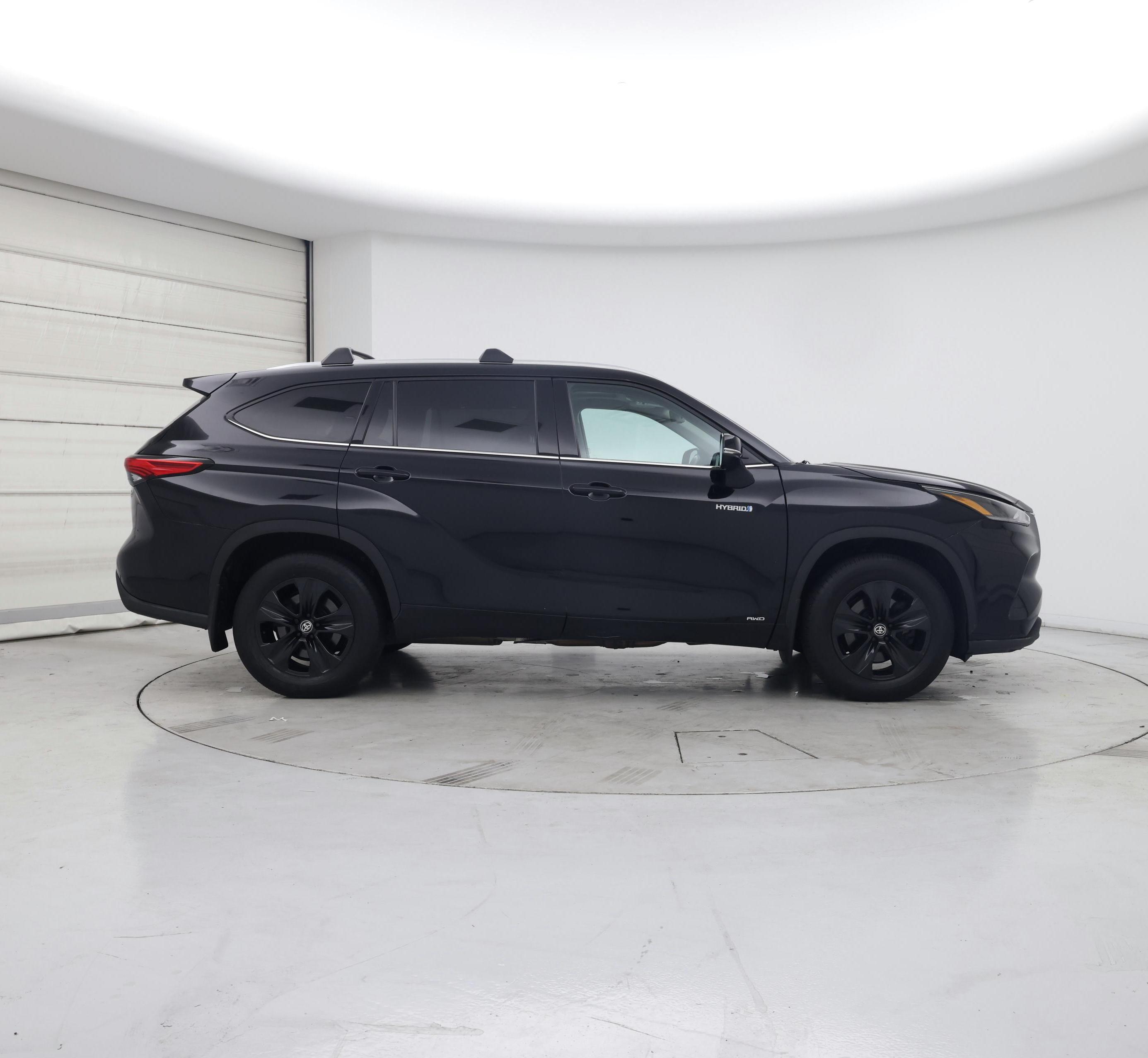 Thumbnail: 2021 Toyota Highlander - 7